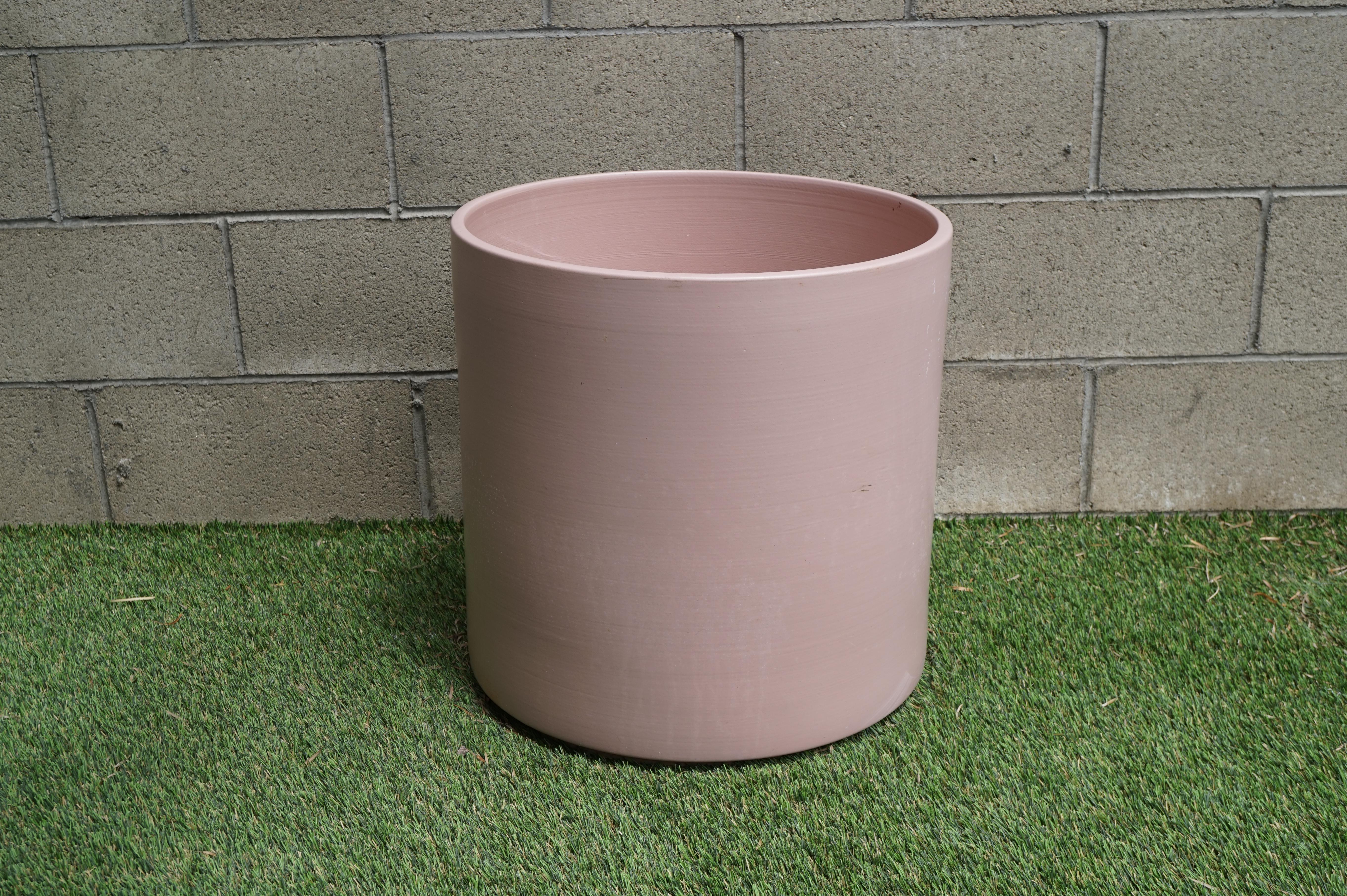 Vintage MCM large light pink ceramic planter pot by Gainey

Measures 18
