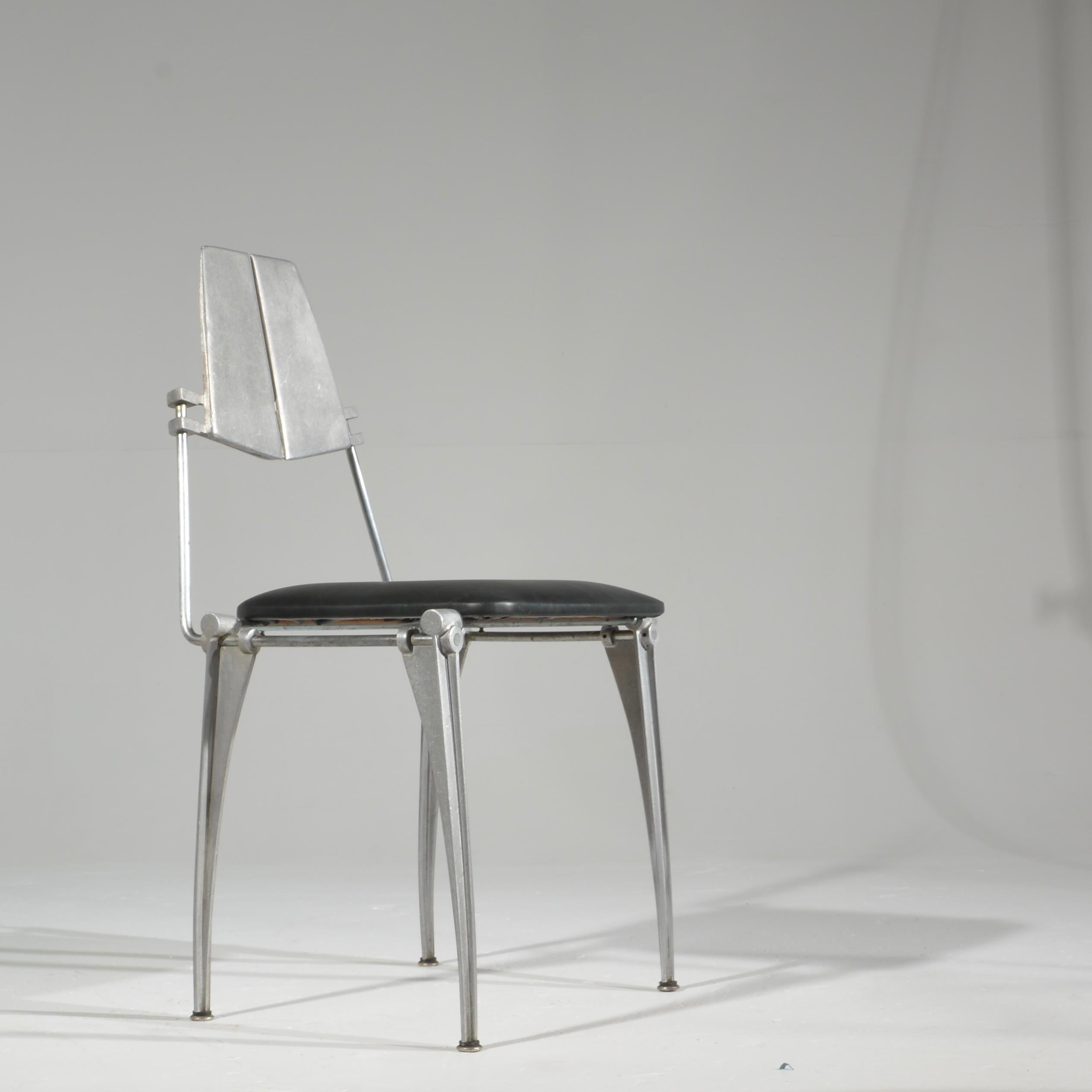 Moderne Chaises de salle à manger en fonte d'aluminium de Robert Jostens en vente