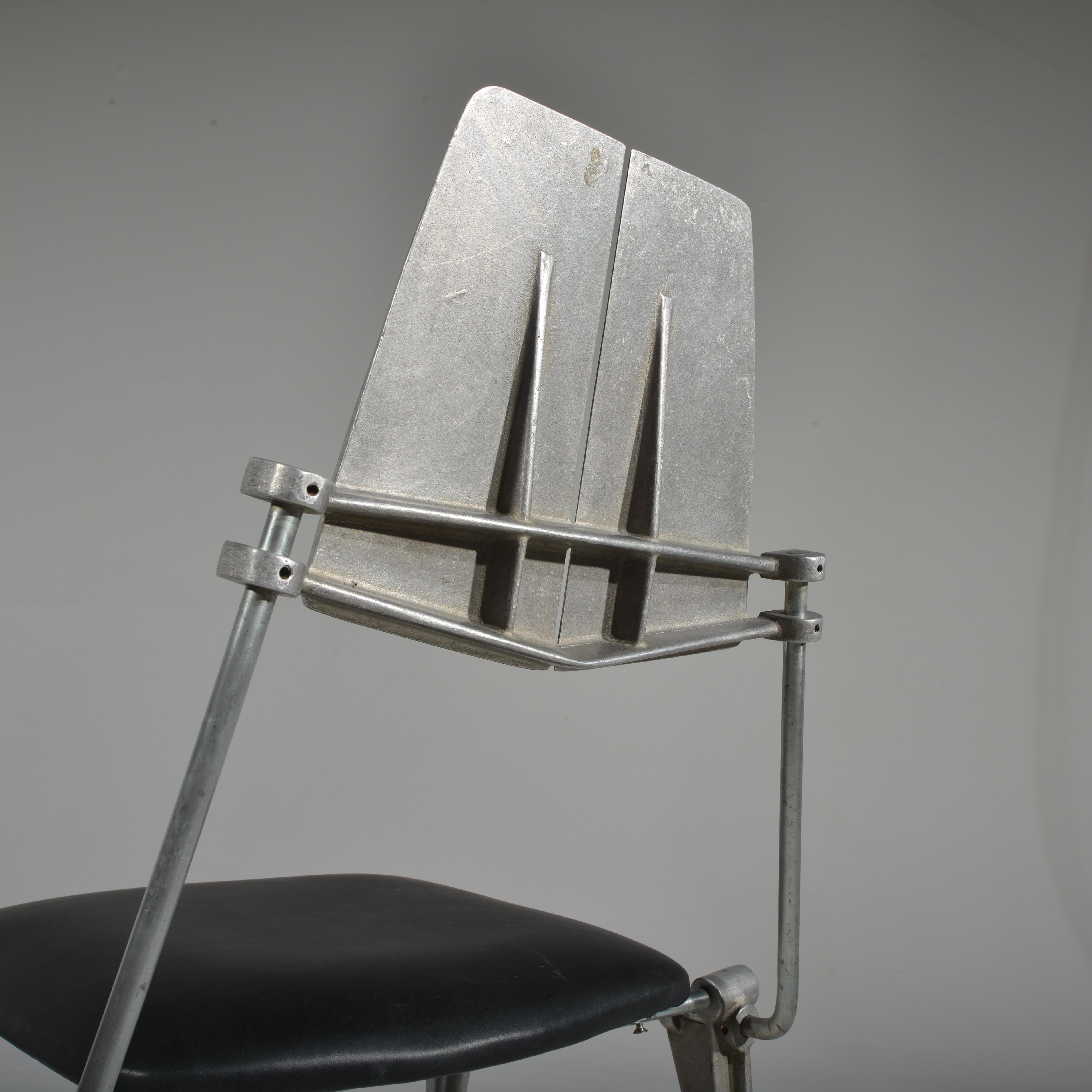 Robert Josten Esszimmerstühle aus Aluminiumguss (Ende des 20. Jahrhunderts) im Angebot