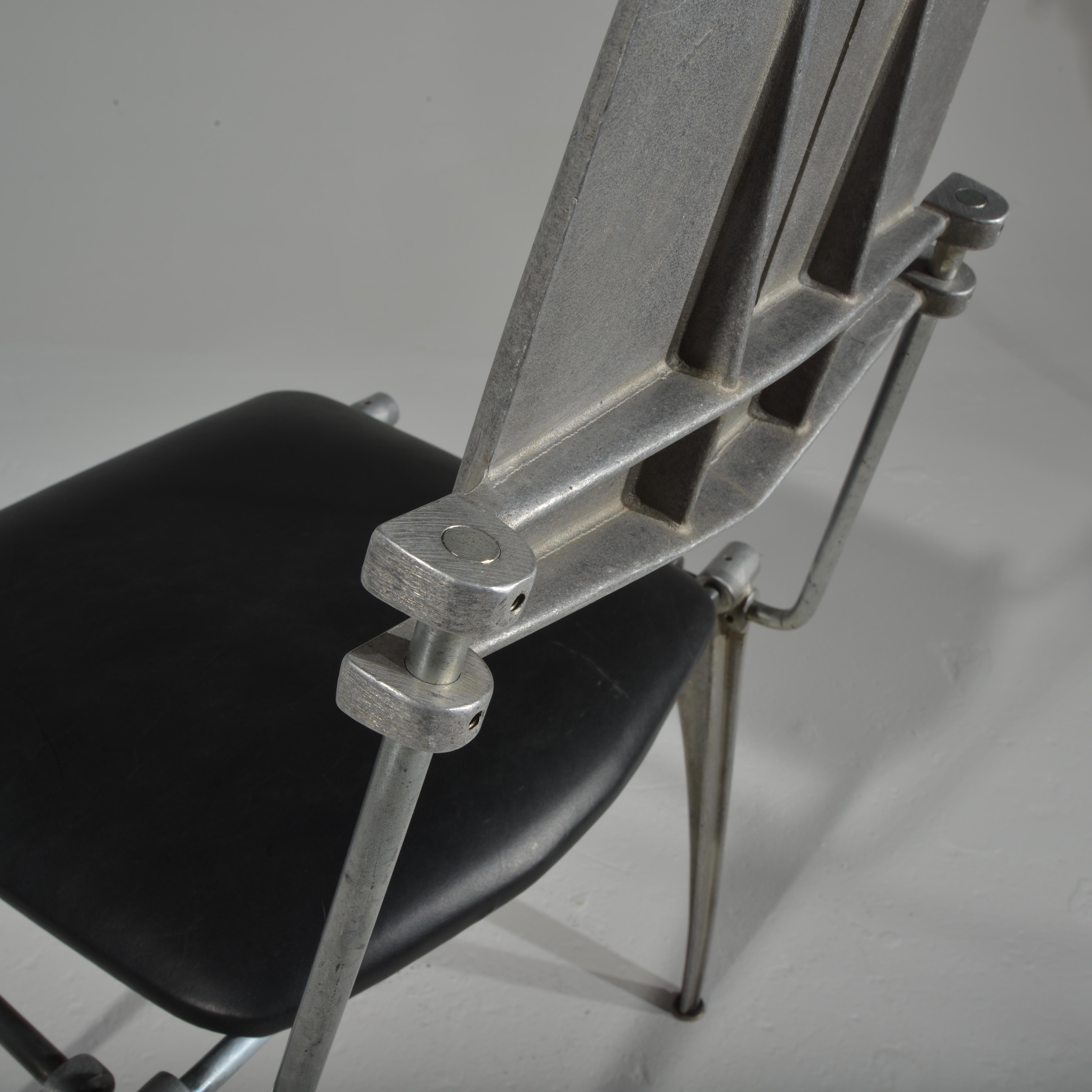 Chaises de salle à manger en fonte d'aluminium de Robert Jostens en vente 1