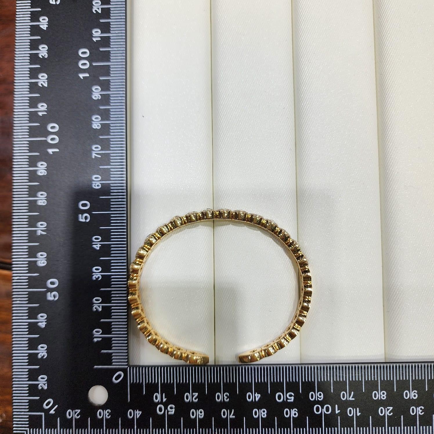1.68 Carat Rose Cut Diamond Open Cuff Bangle Bracelet in 18 Karat Yellow Gold For Sale 4
