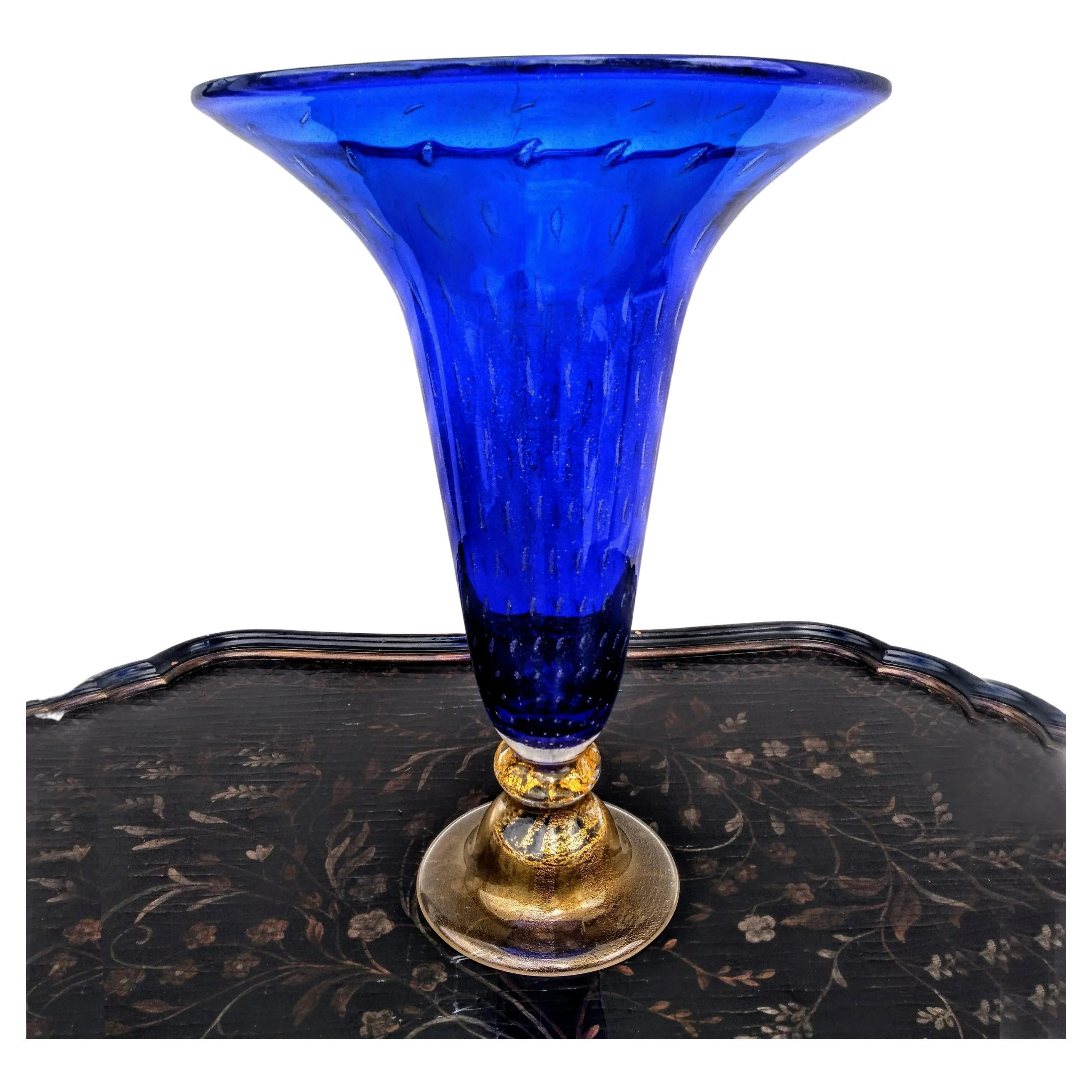 Königsblaue mundgeblasene Murano-Vase, Gabbiani Venezia zugeschrieben
