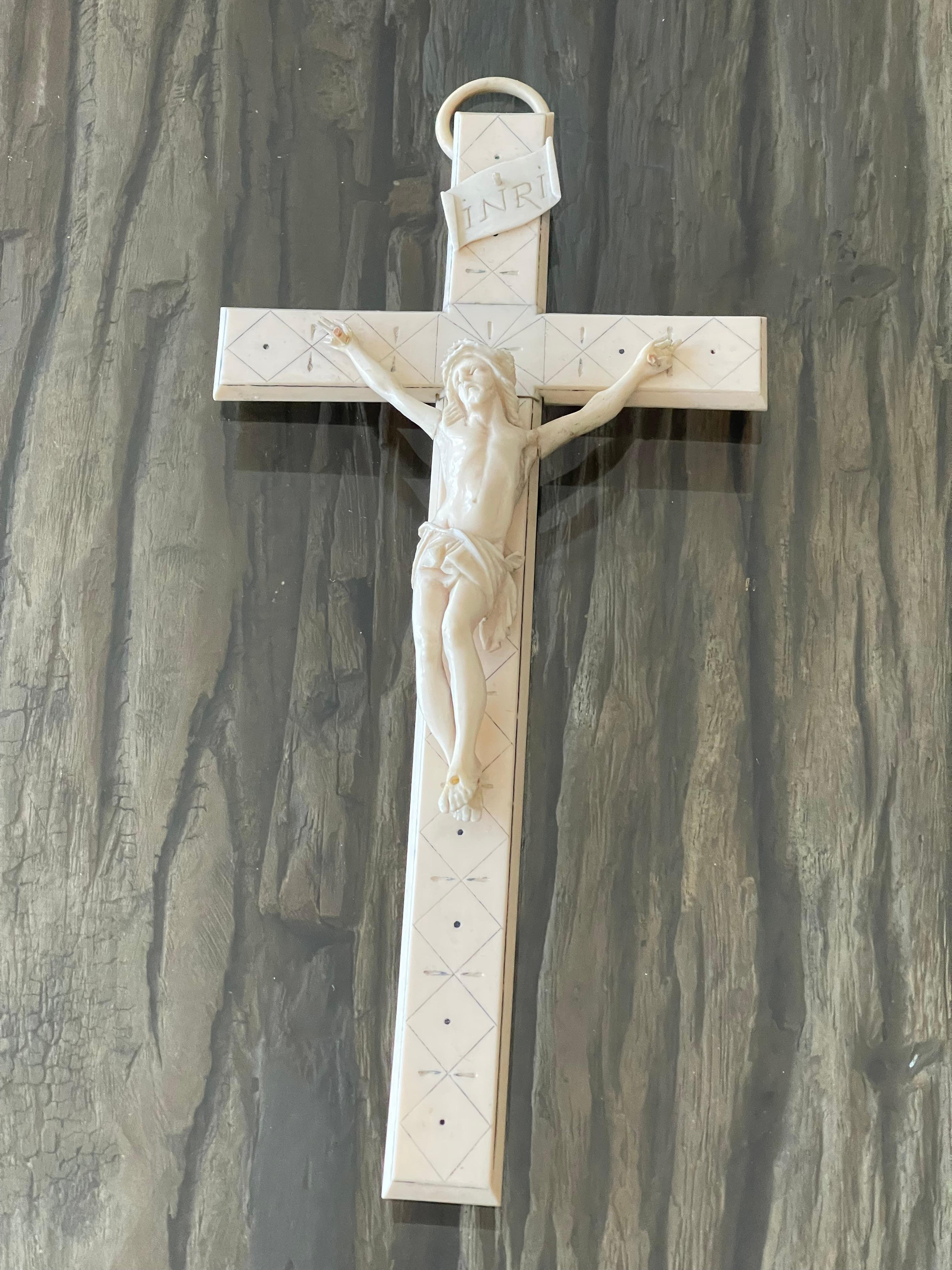 Antique 18 th c handcarved with great attention to detail, bone figure of Jesus on crucifix. In great condition. Great religious collectible.