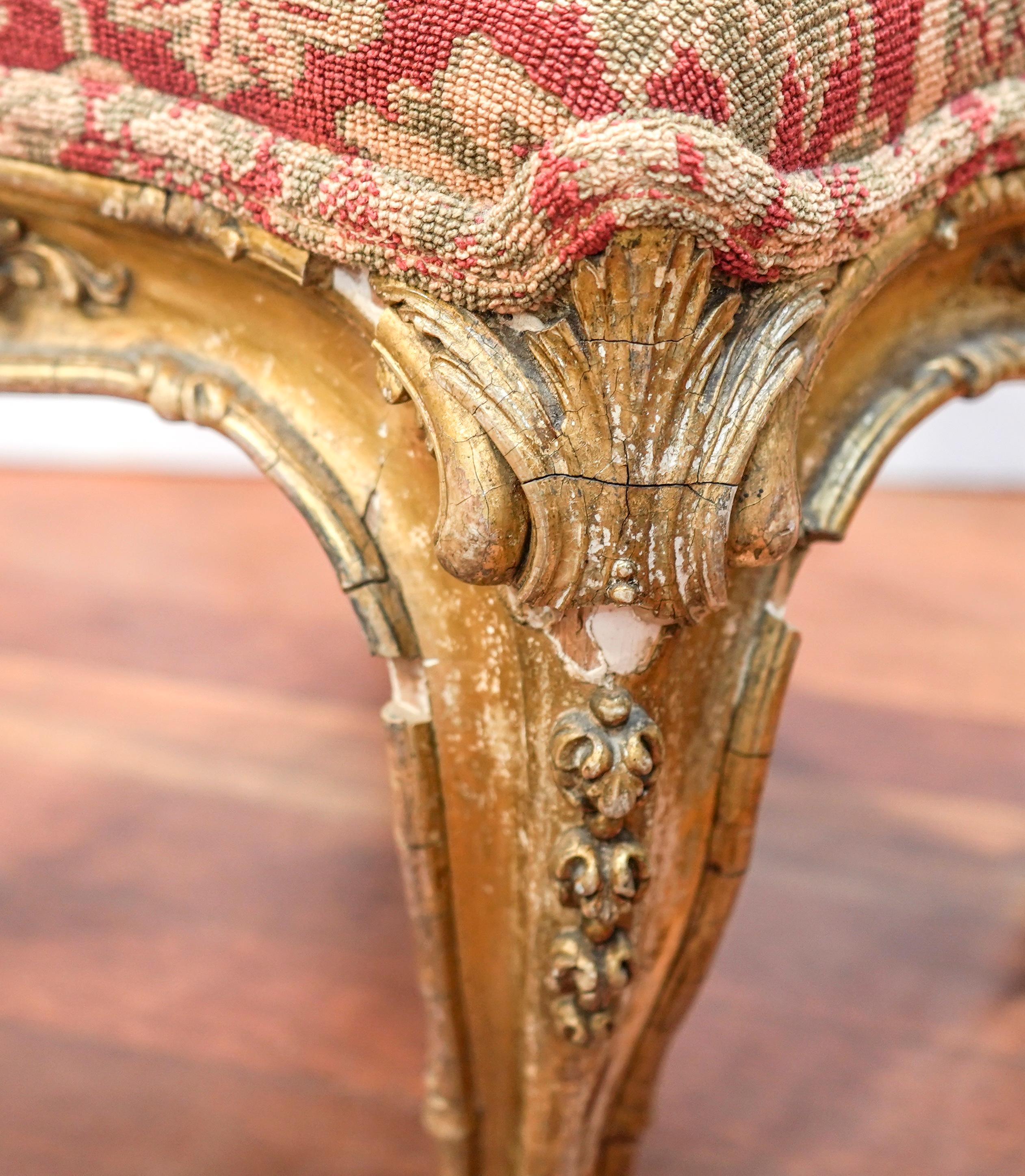 18th Century French Louis XV Carved and Golded Wood Footstool and Upholstered In Fair Condition In Valladolid, ES