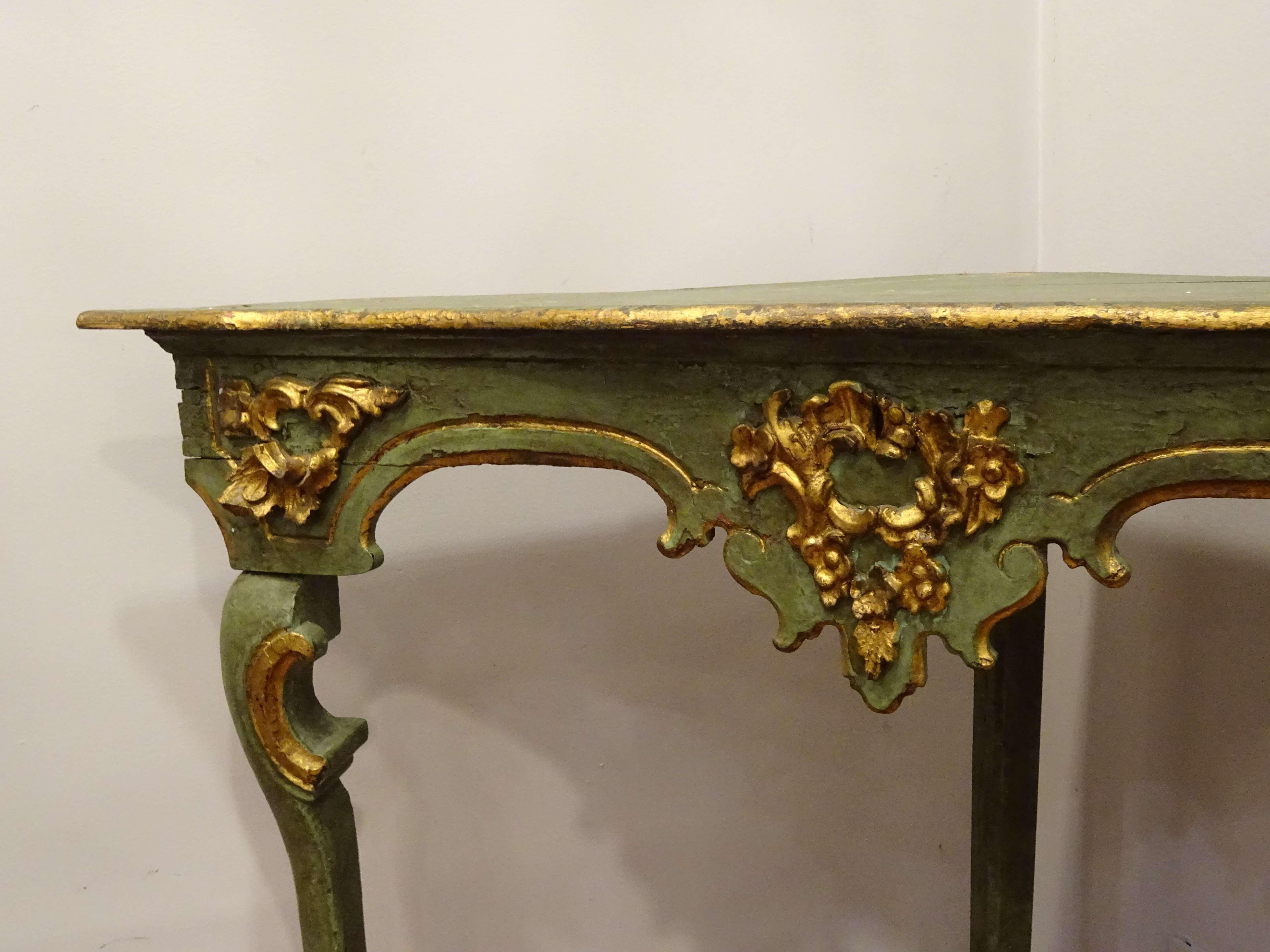 One of a kind couple of carved, golded and painted Baroque Andalusian corner consoles.
A exceptional couple of corner consoles from Sevilla, one of them in red and gold color and the other one in light green and golded color. Front with carved