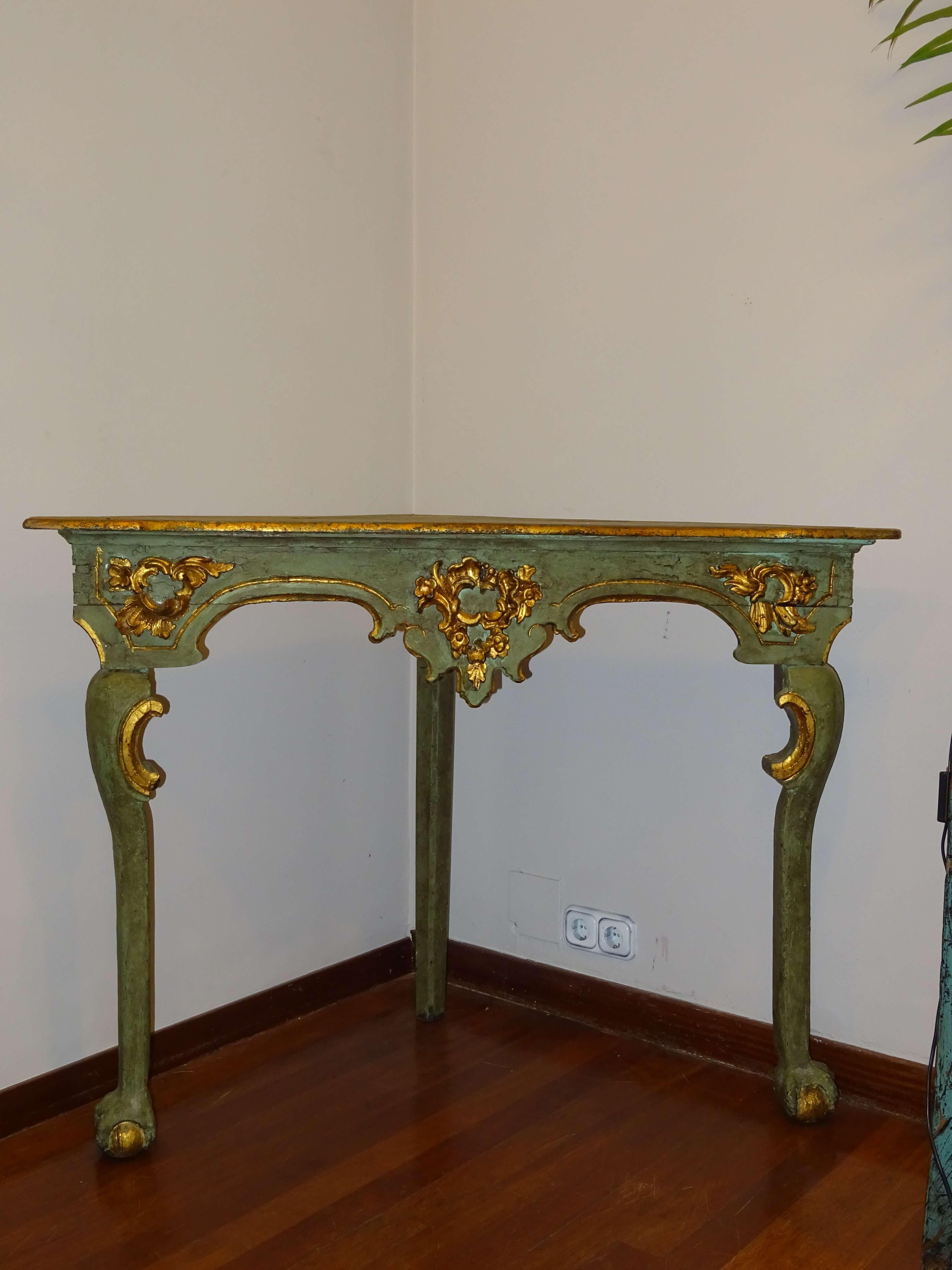 18th Consoles Green and Red Baroque Spanish Couple of Corner Carved  In Good Condition In Valladolid, ES