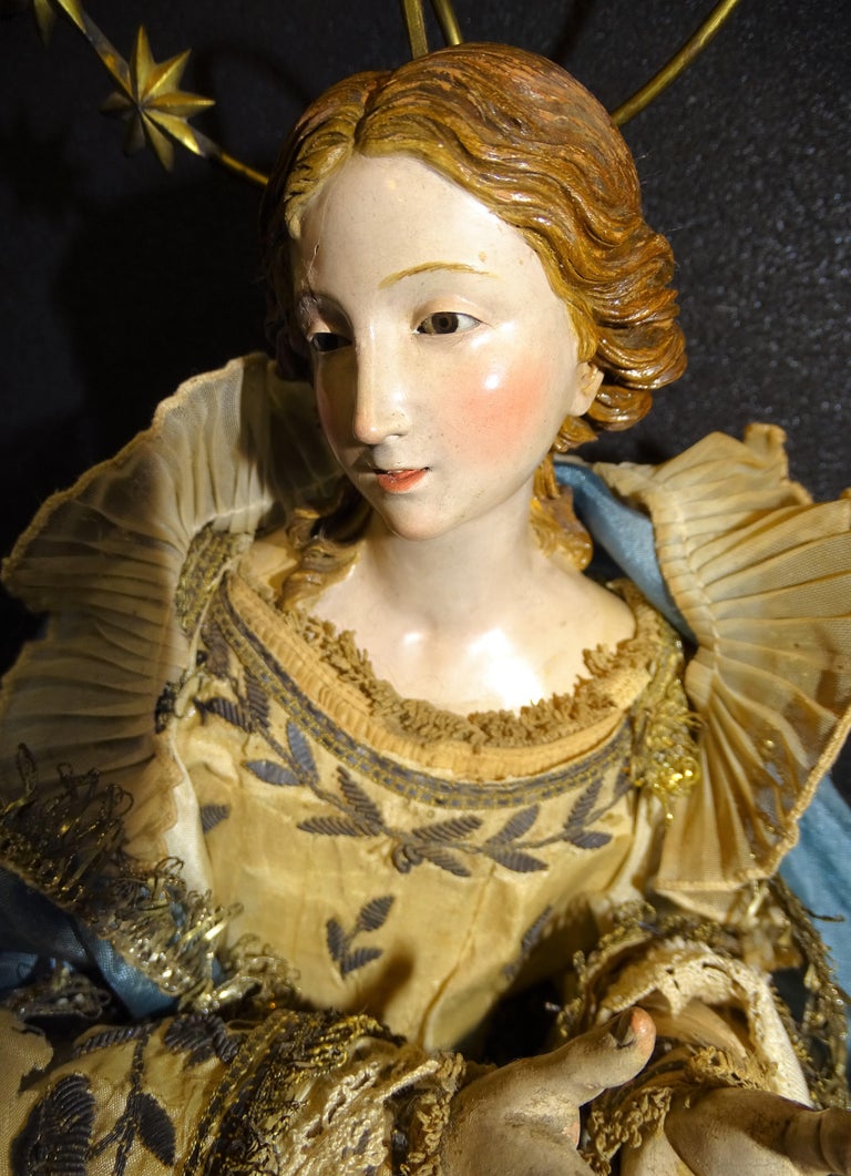 Baroque 18th Century Italy Virgin Sculpture from a Nativity Scene For Sale