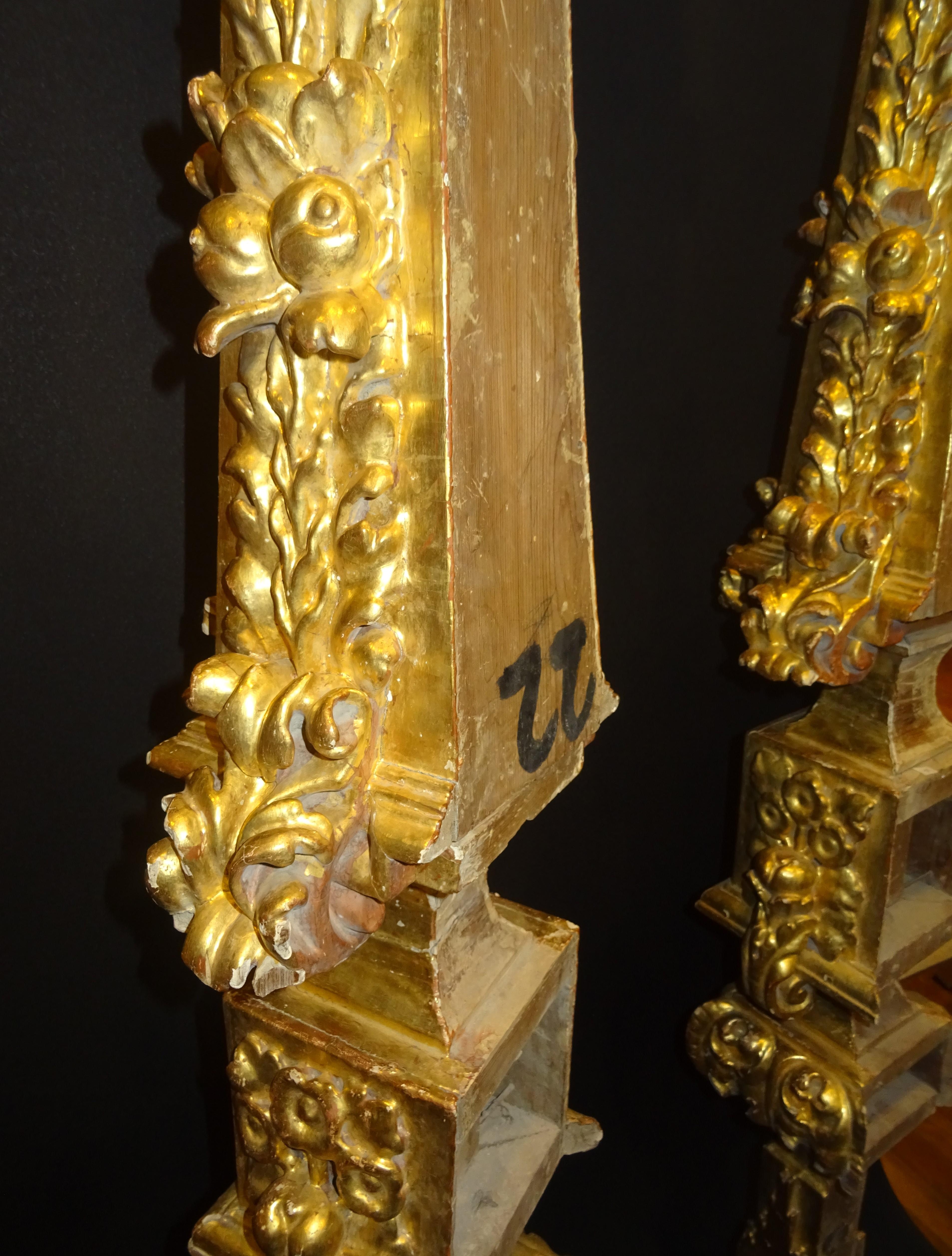 18th Century Spanish Baroque Carved and Gild Wood Couple of Pilaster 13