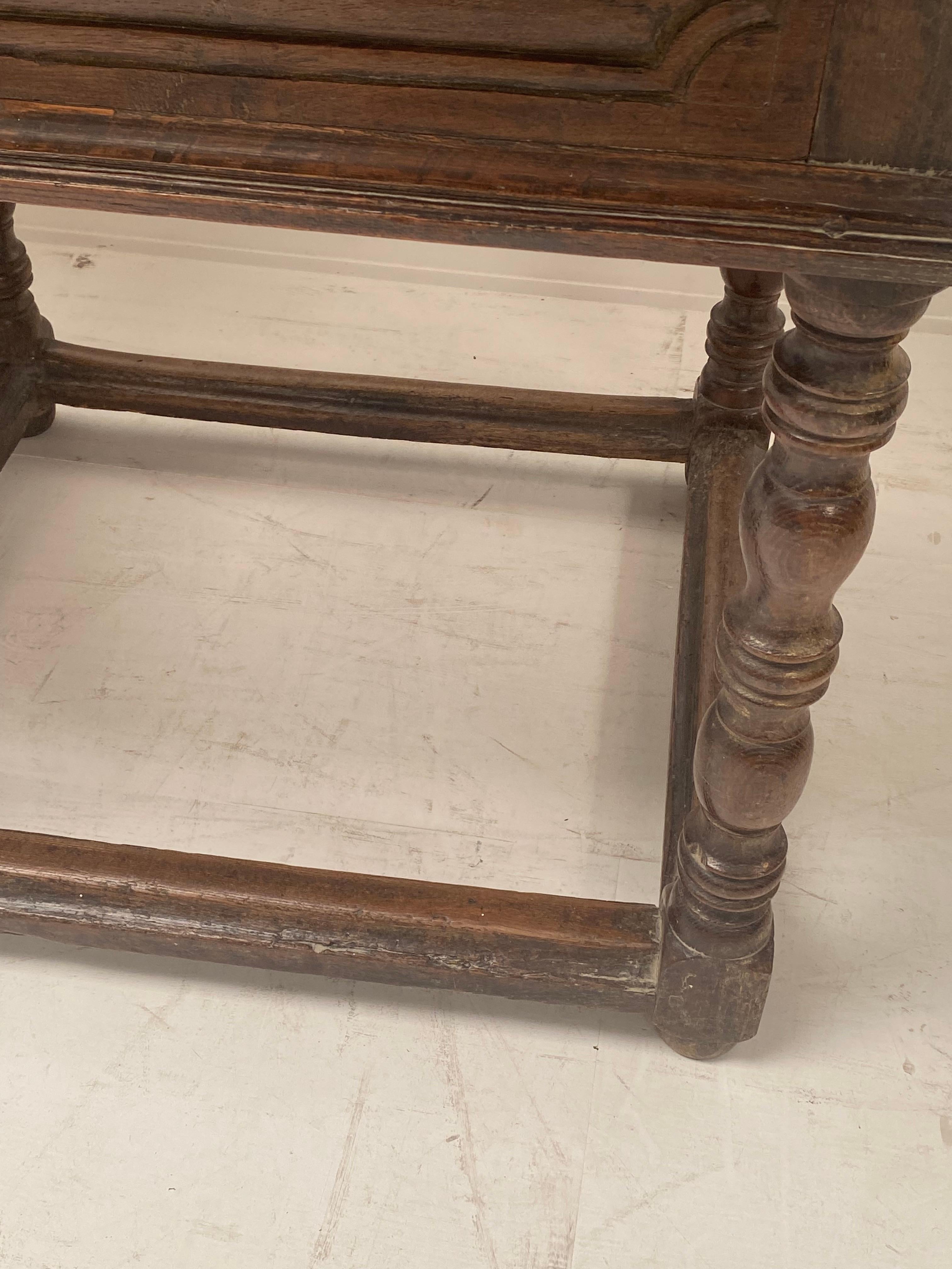 Antique 18th Century Chestnut Spanish Table with 3 drawers For Sale 10