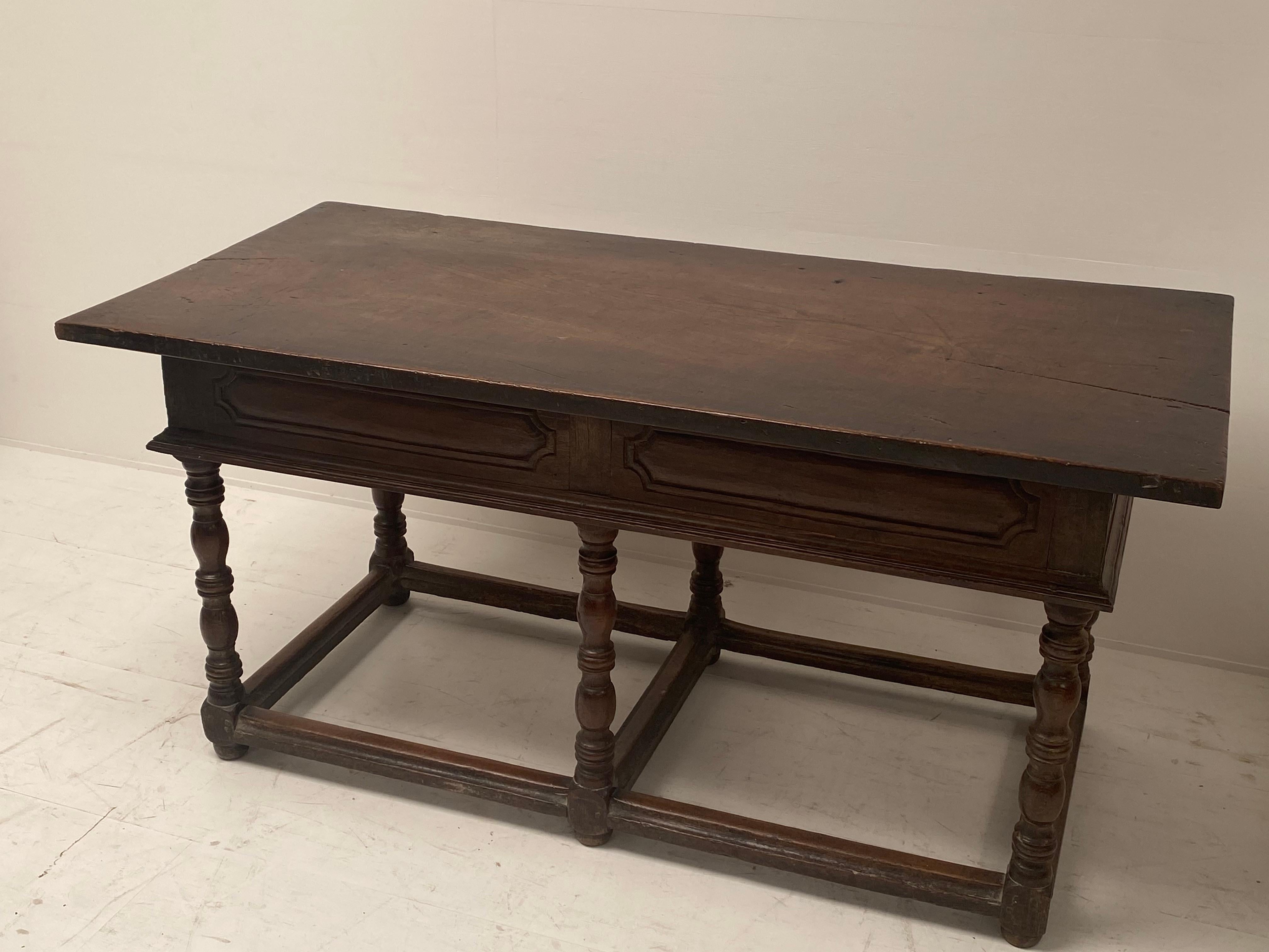 Antique 18th Century Chestnut Spanish Table with 3 drawers For Sale 12