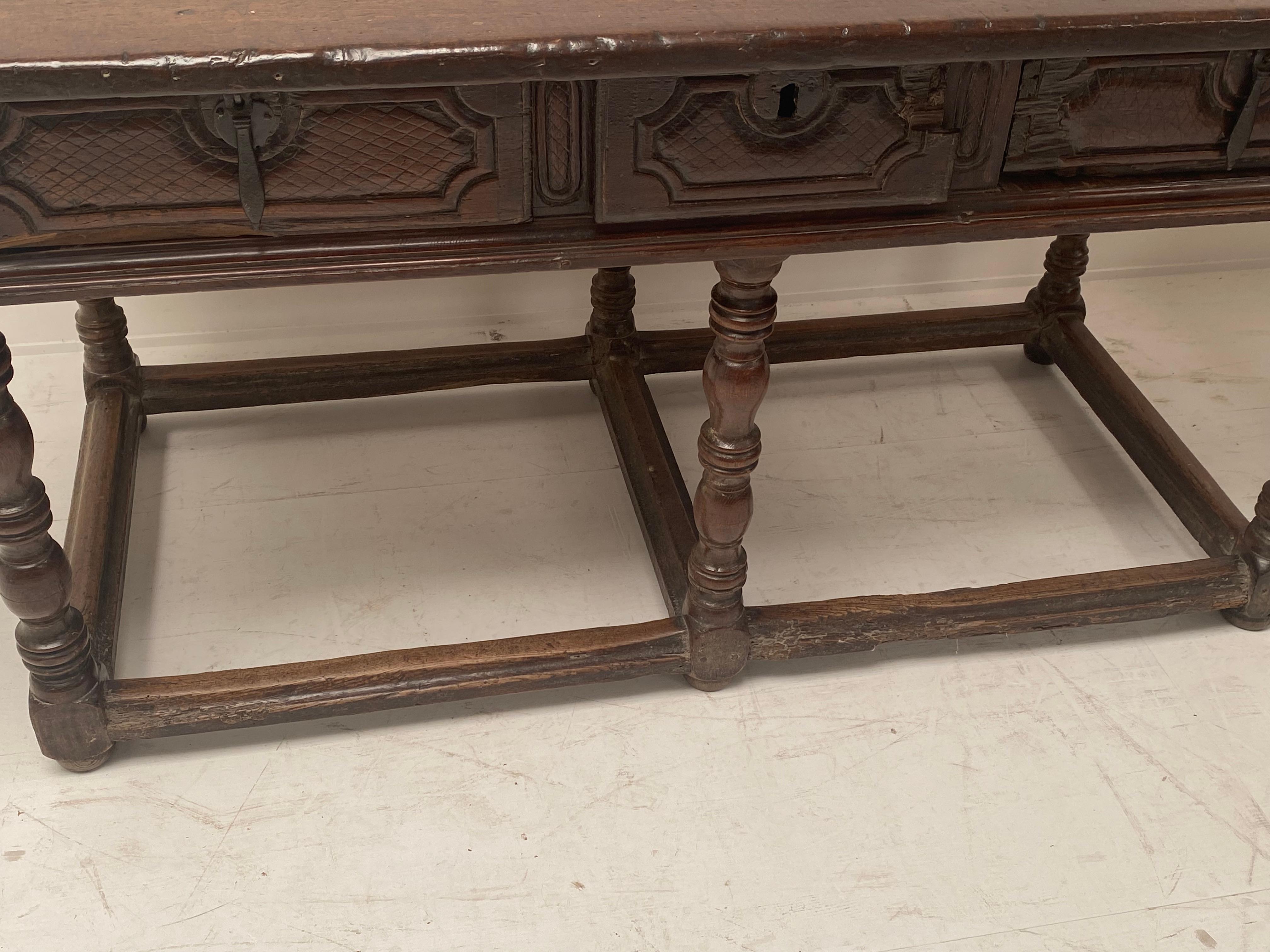 Antique 18th Century Chestnut Spanish Table with 3 drawers For Sale 1