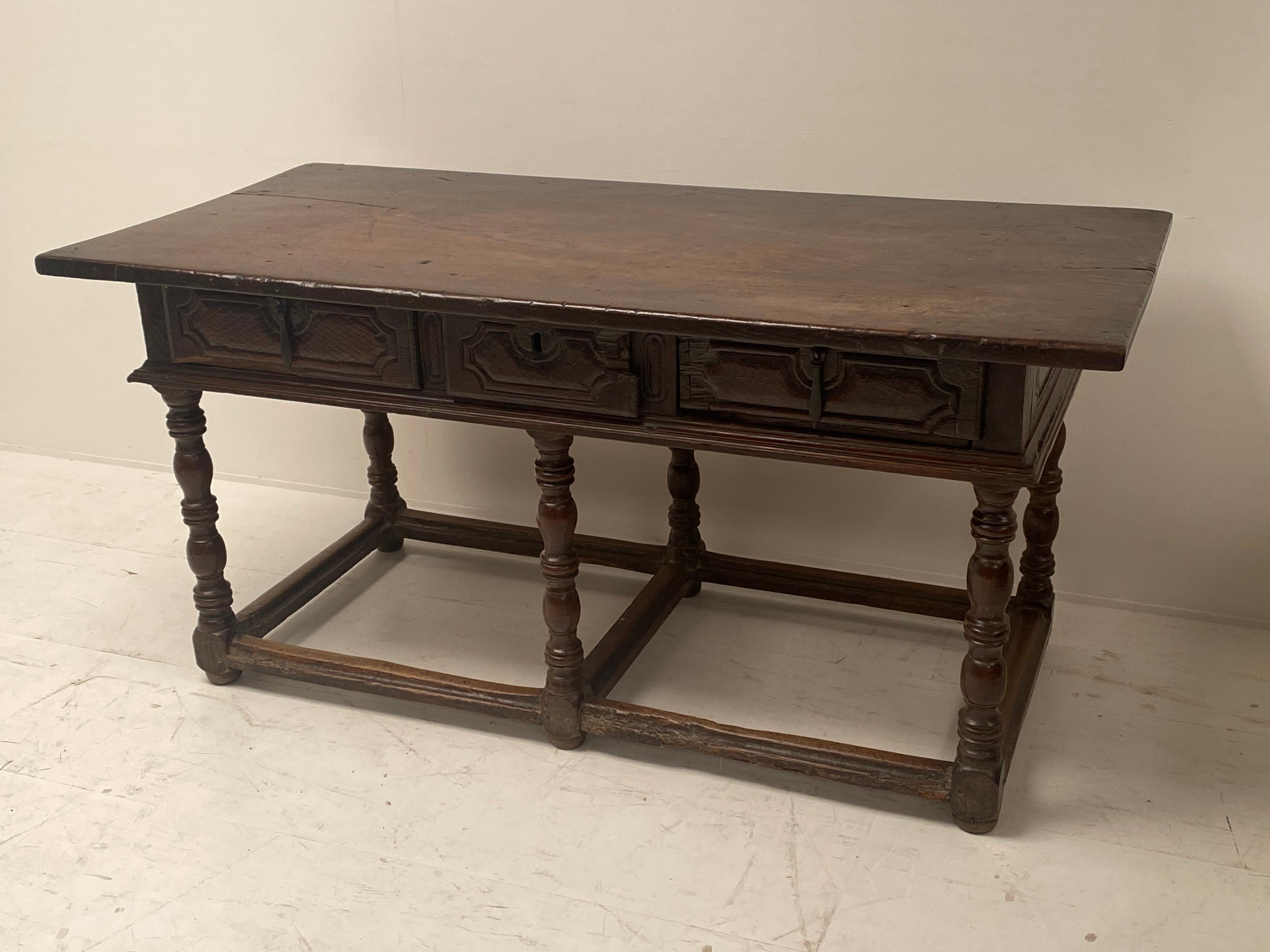 Antique 18th Century Chestnut Spanish Table with 3 drawers For Sale 5