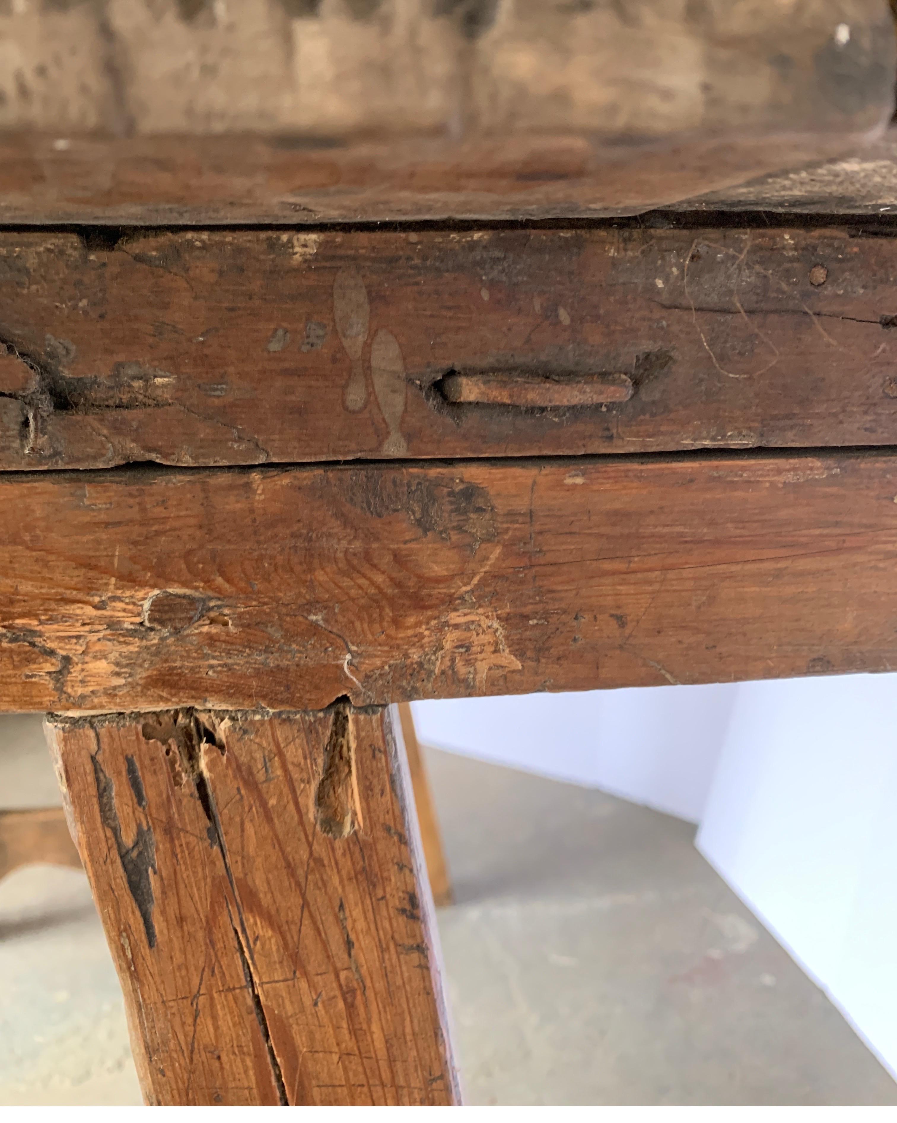 Spanischer Nussbaumtisch aus dem 18. Jahrhundert mit Eisenträger im Angebot 4