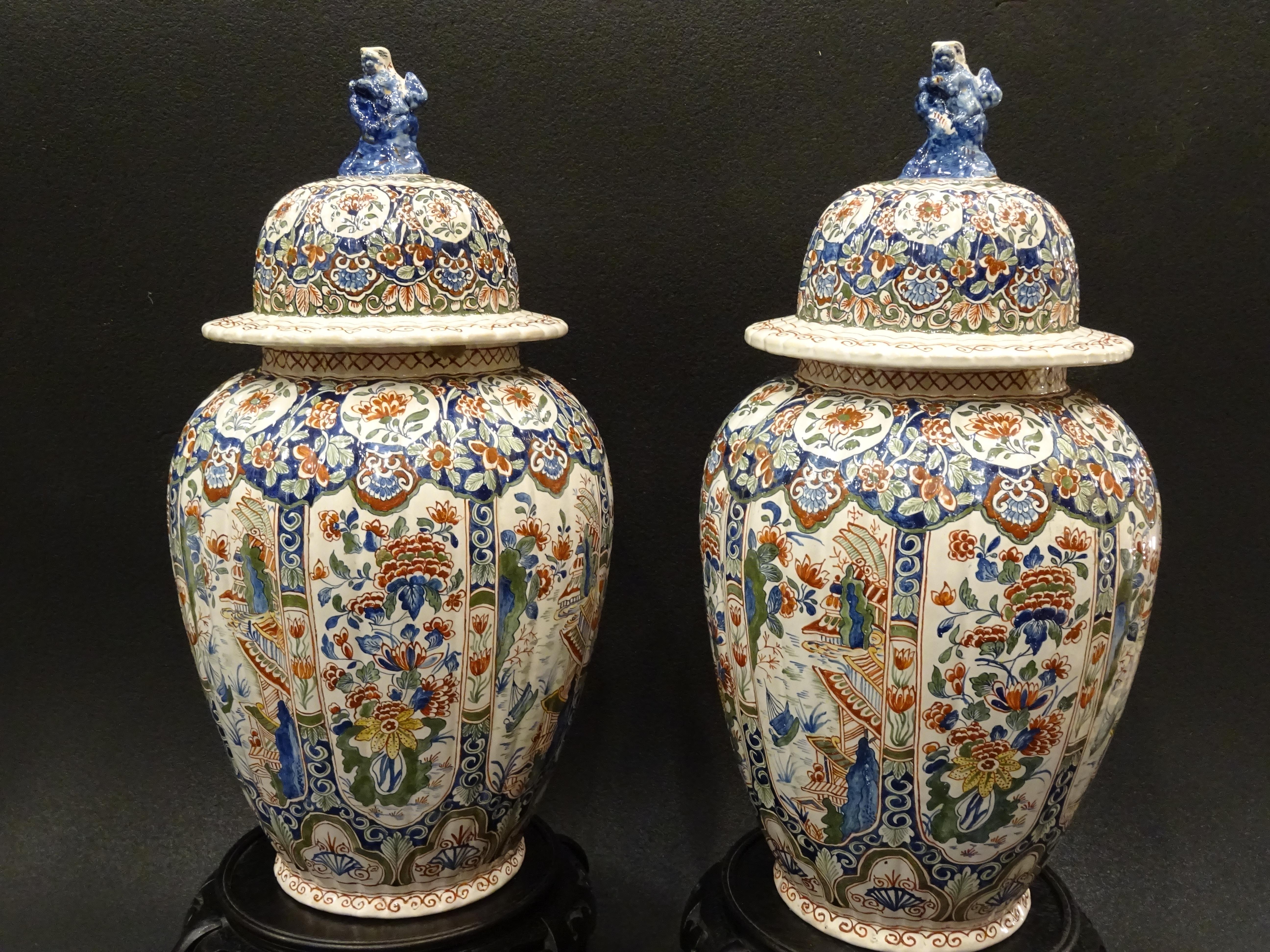 Outstanding pair of great vases or Bucaros with a cover and a base.
They are an extraordinary pair or delft ceramic in the Cashmere palette delft (1700-1720), 18th century, from a very important French private collection.
Their measurement without