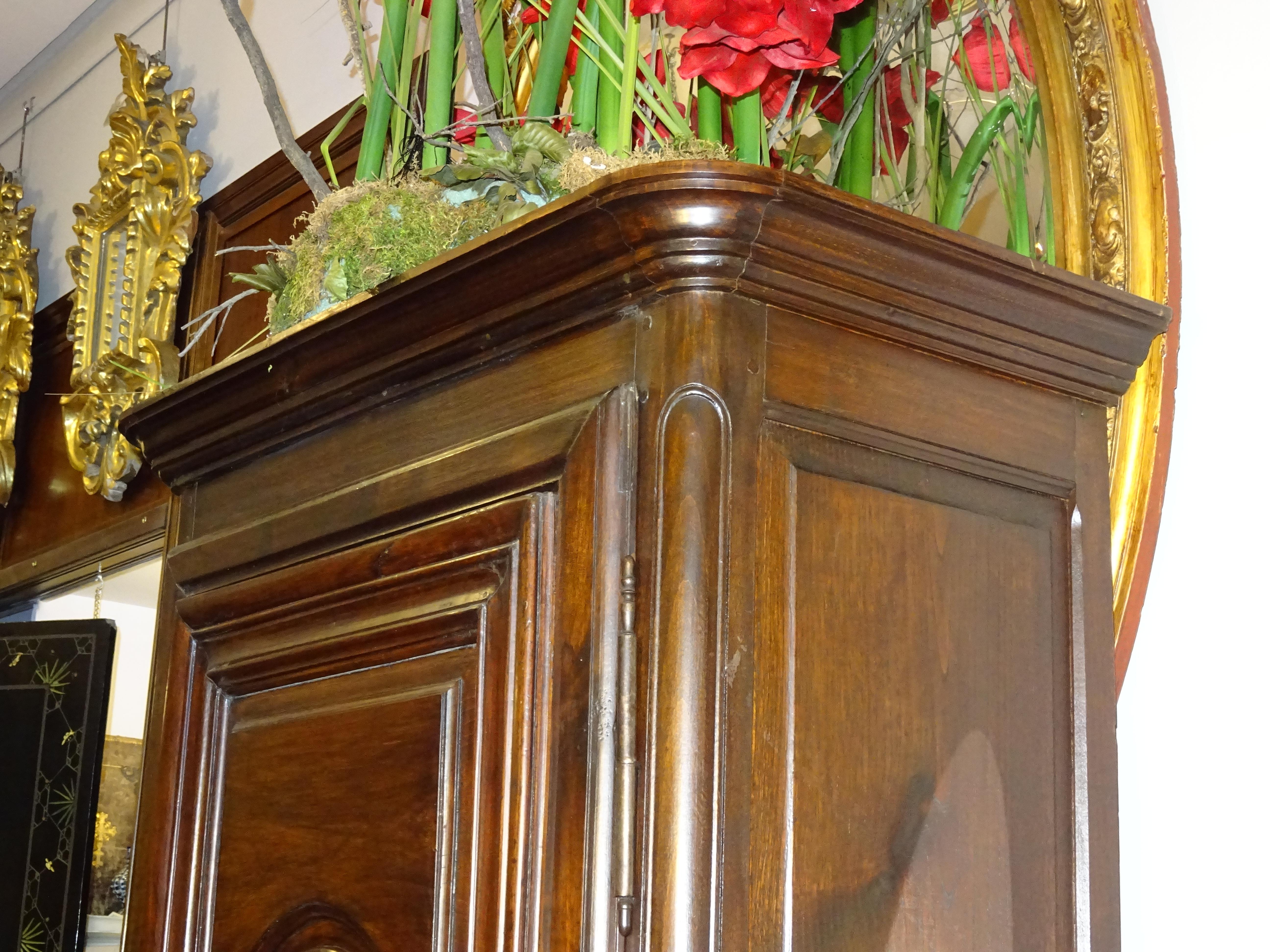 Armoire en bois de style provincial, Bonnetiére