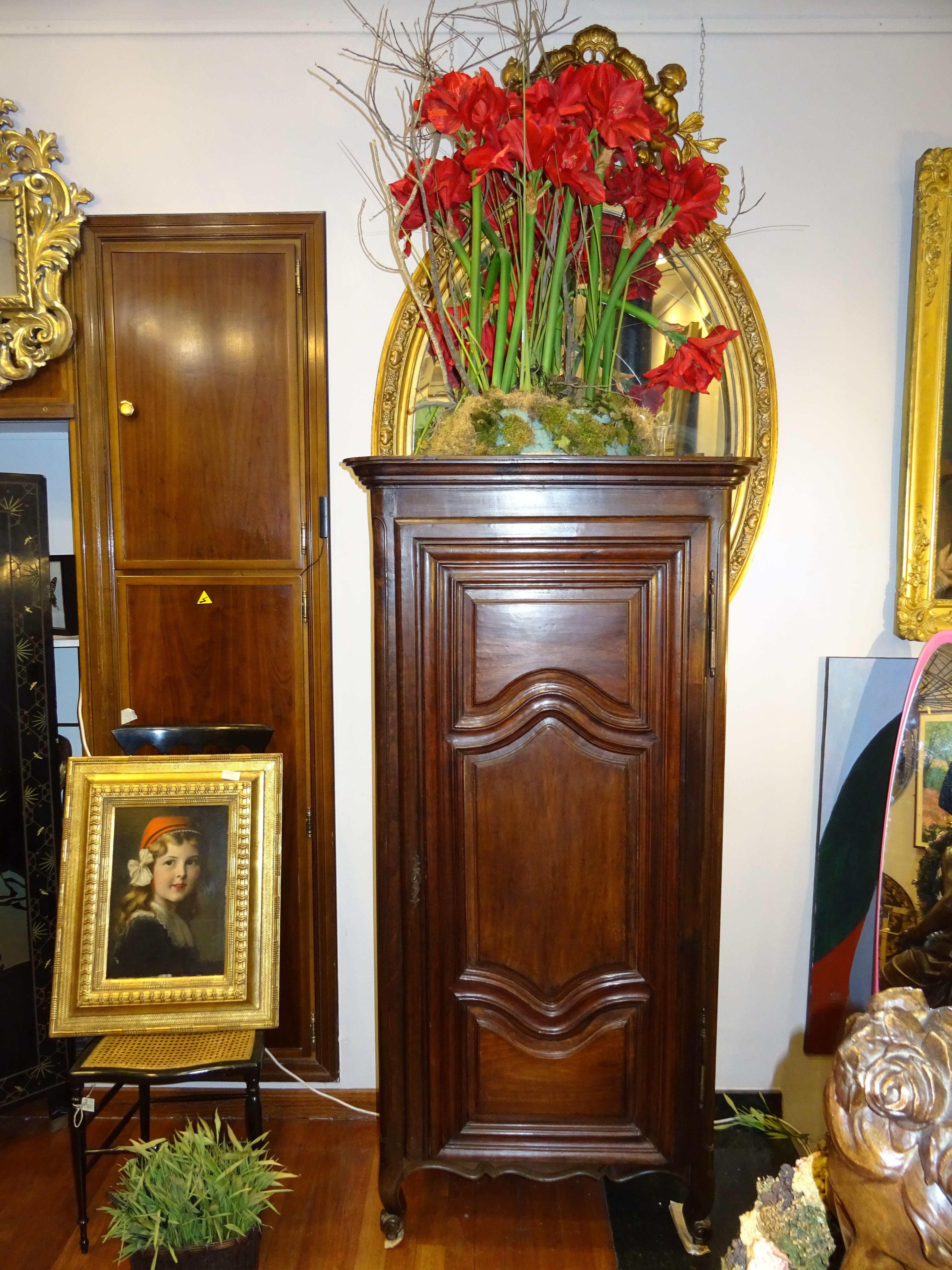 Armoire en bois de style provincial, Bonnetiére
