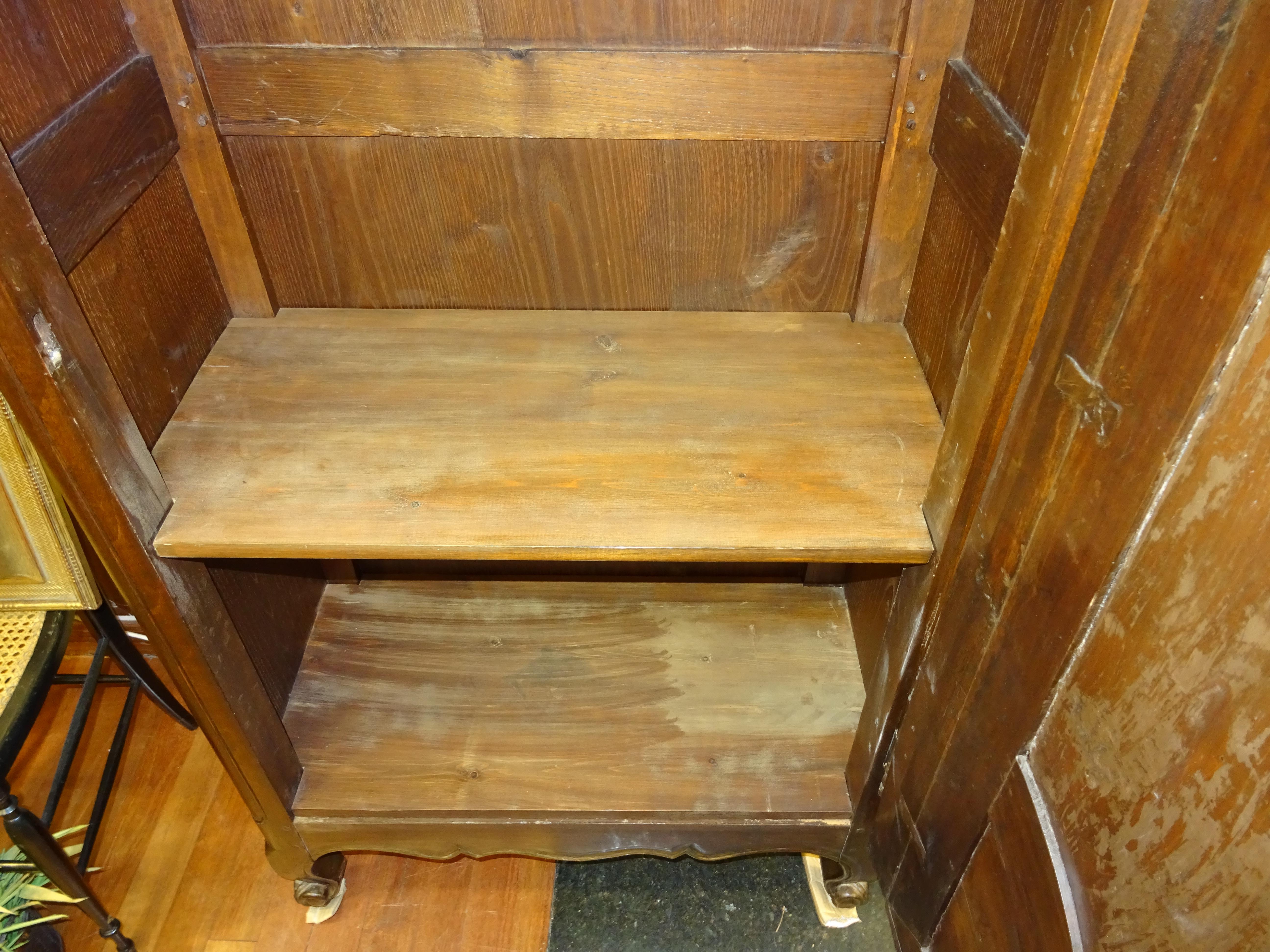Armoire en bois de style provincial, Bonnetiére