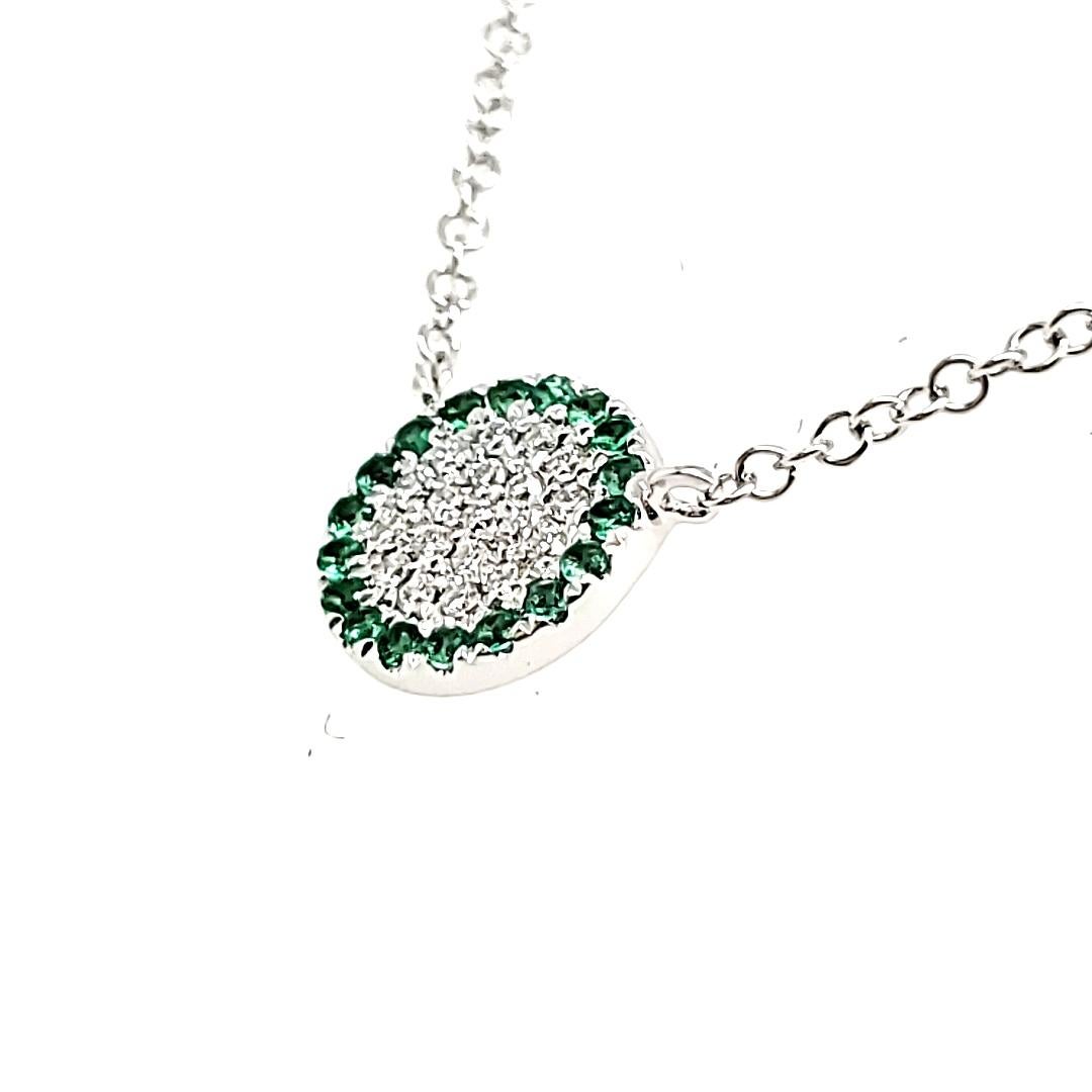 Collar de Oro Blanco 18 Cts Esmeralda 0.07 Diamantes Redondos Contemporáneo en venta