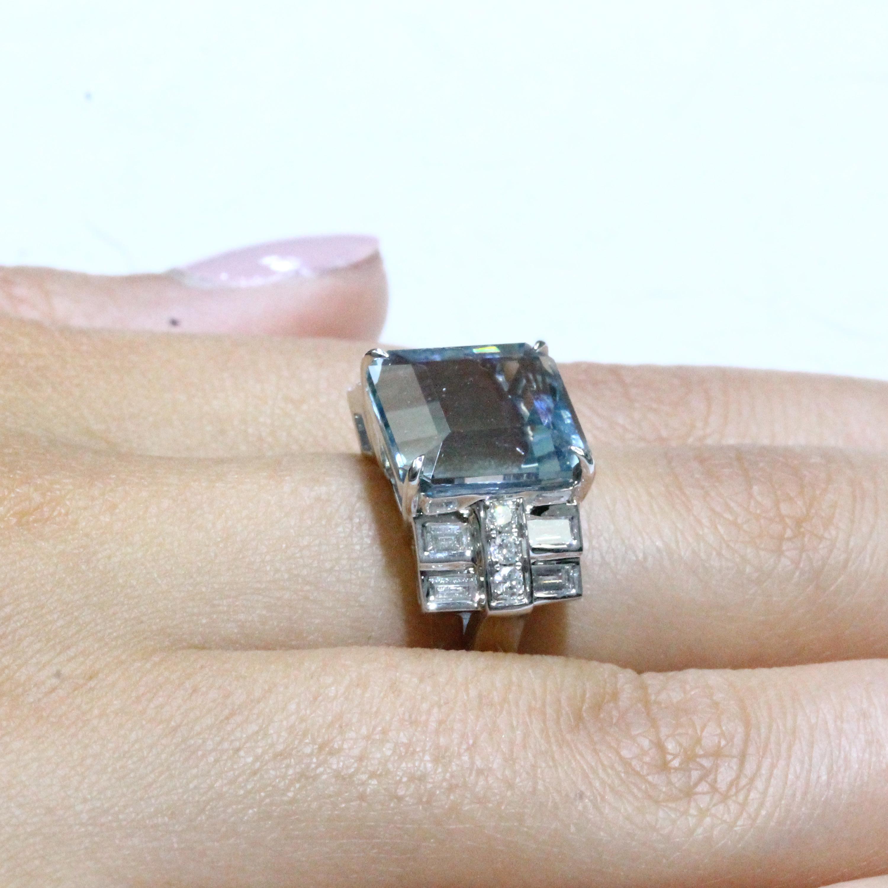 18 White Gold Karat Gold Square Aquamarine Cocktail Ring with Baguette Diamonds In New Condition For Sale In Great Neck, NY