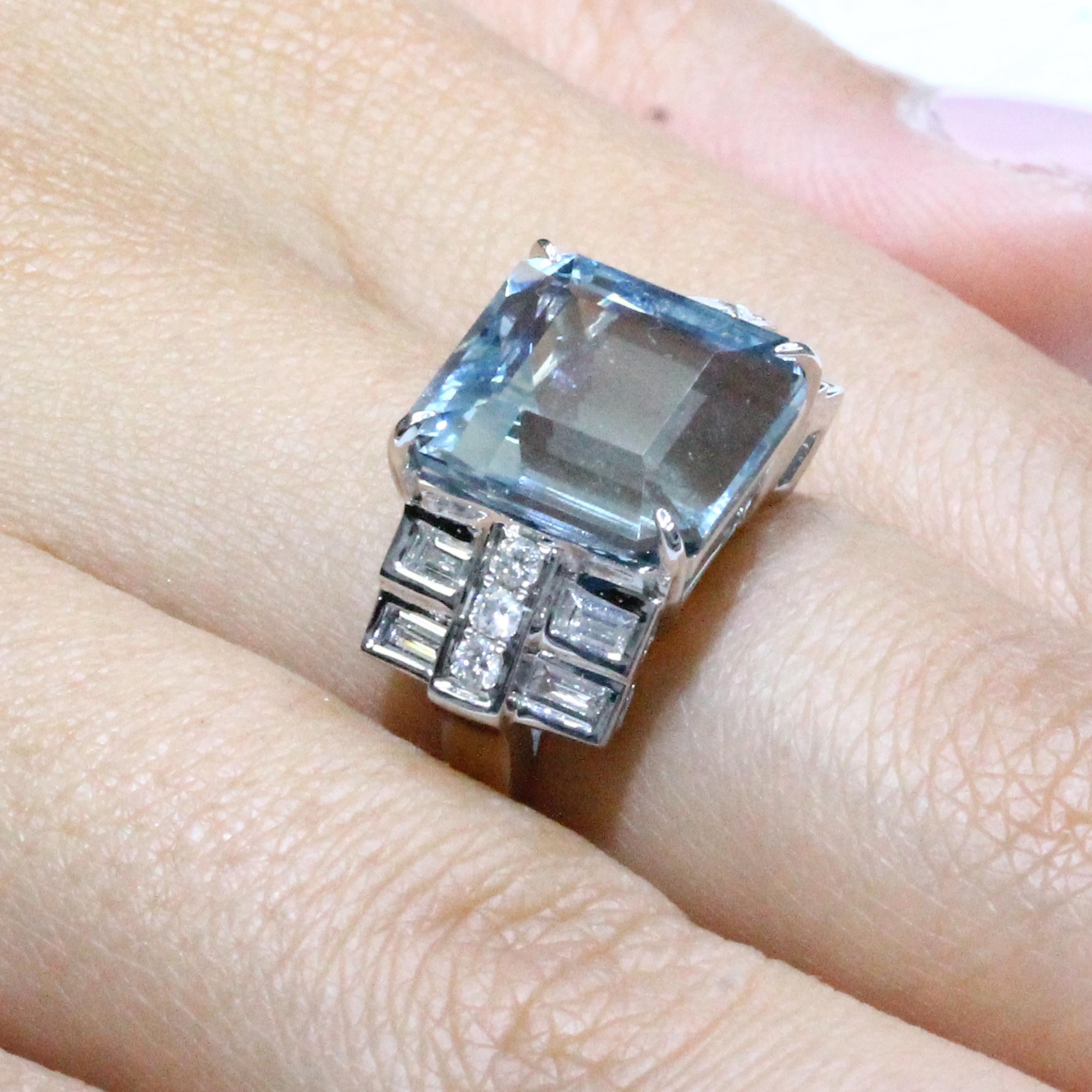 Women's 18 White Gold Karat Gold Square Aquamarine Cocktail Ring with Baguette Diamonds For Sale