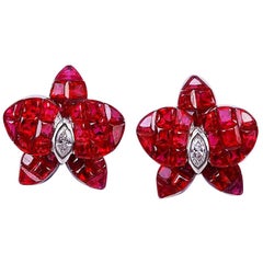 boucles d'oreilles invisibles en or blanc 18 carats Orchird Flower Ruby