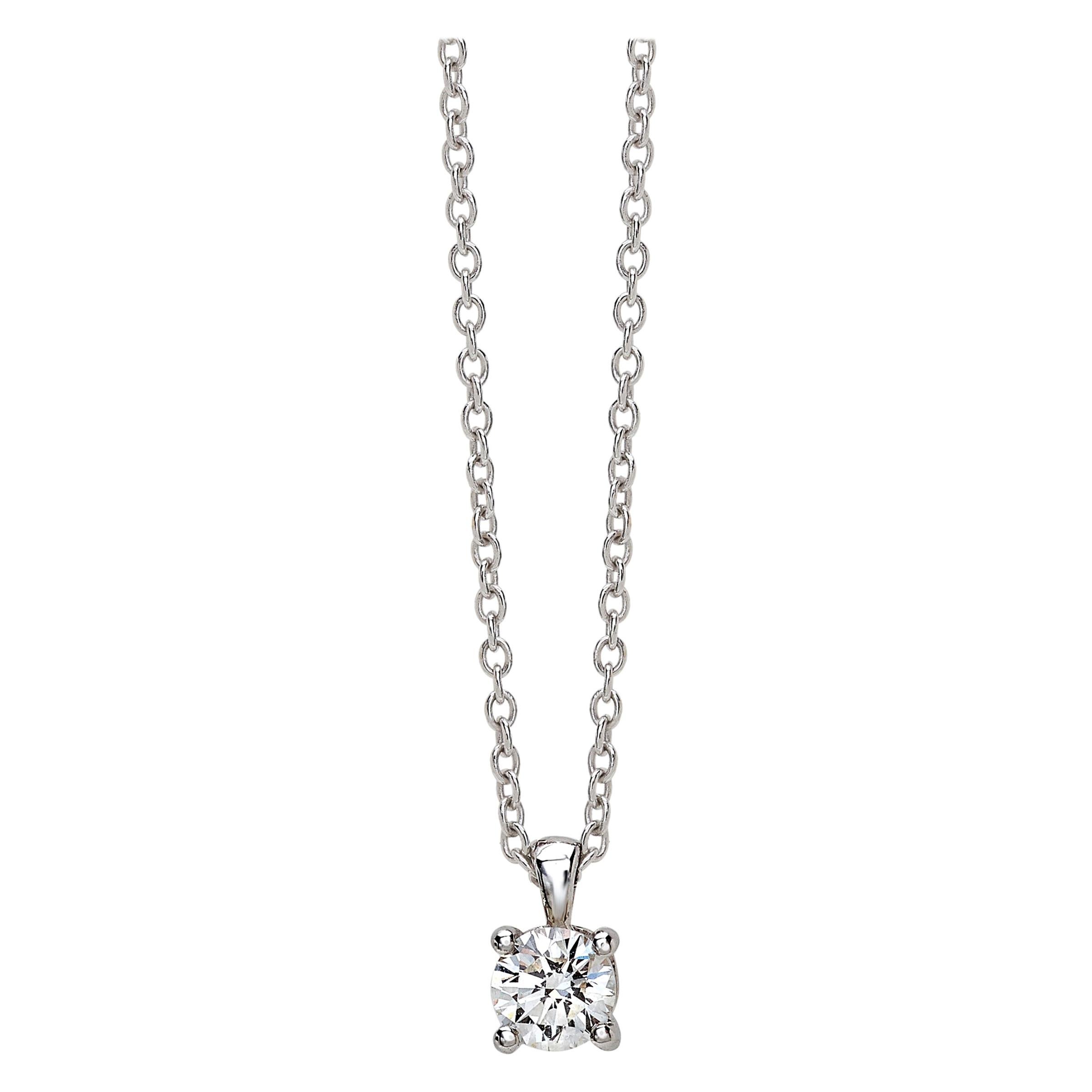 18 White Gold Pendant Necklace Round Cut Diamond Necklace For Sale