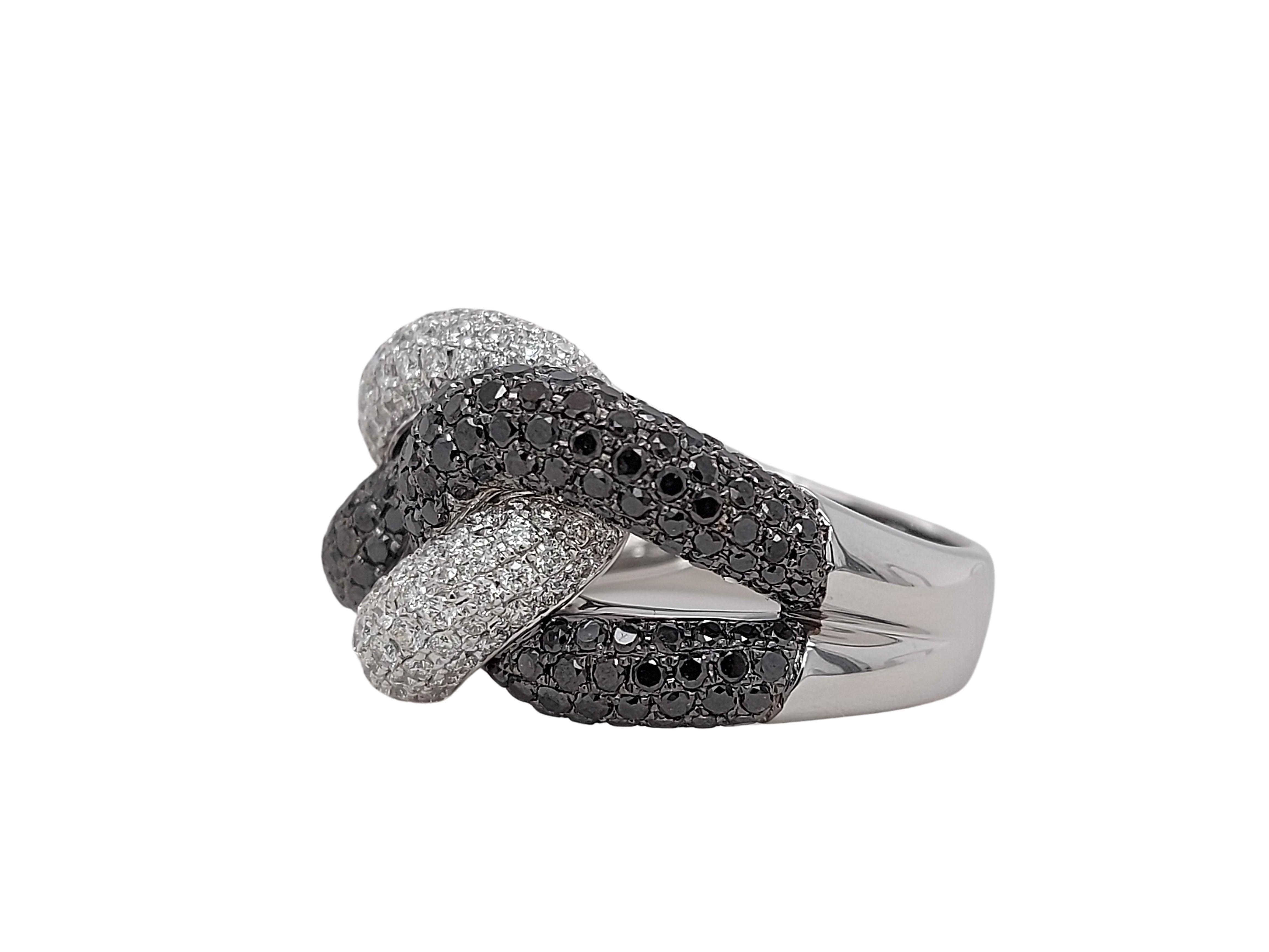 Brilliant Cut 18 White Gold Ring With 1.17ct White and 2.30ct Black Diamonds For Sale