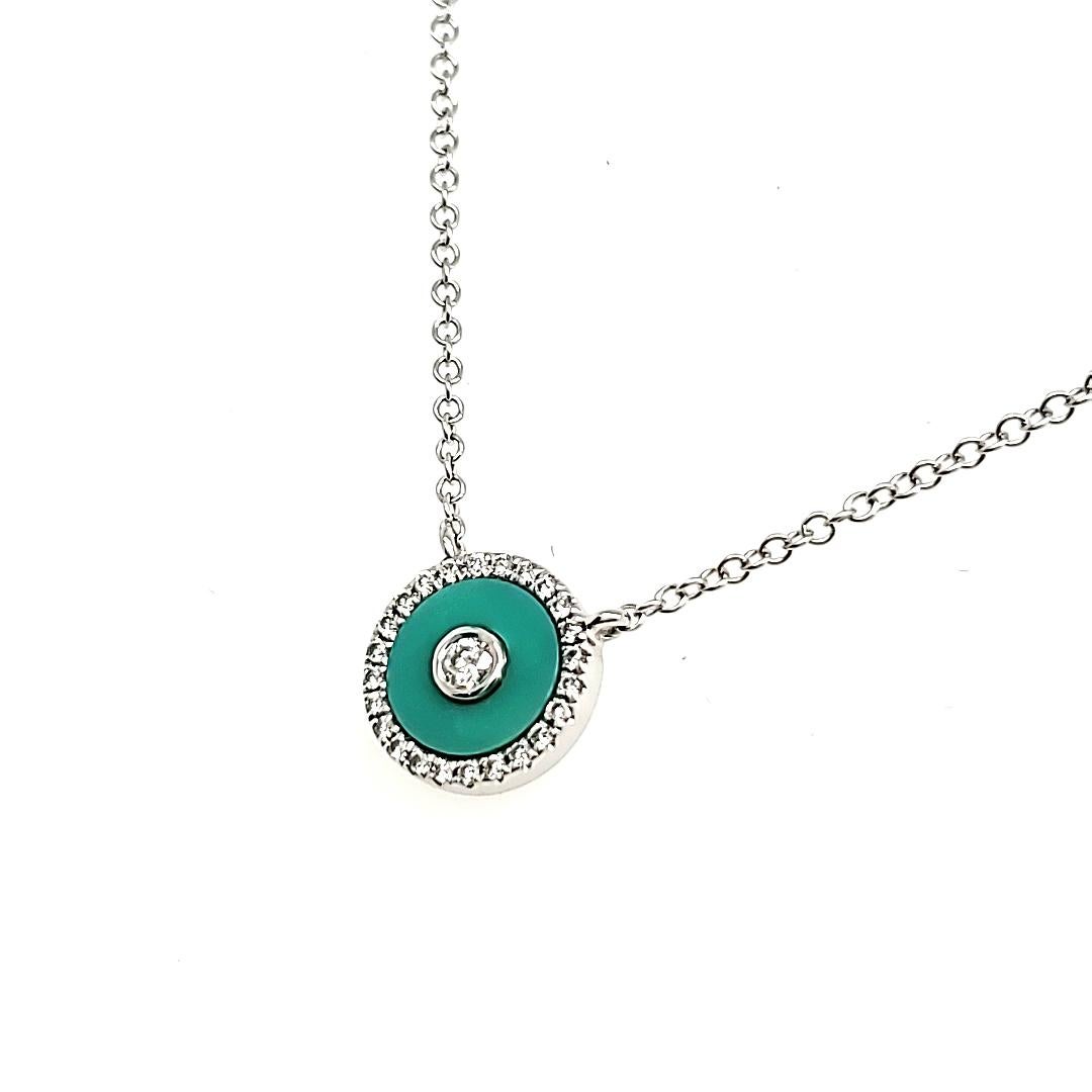 Taglio rotondo 18 Collana in oro bianco con diamanti a castone e turchese da 0,47 carati in vendita