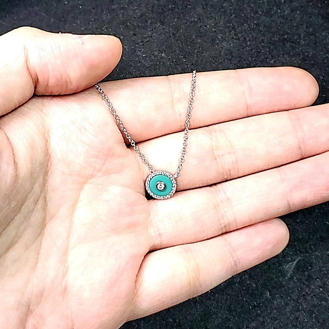 Donna 18 Collana in oro bianco con diamanti a castone e turchese da 0,47 carati in vendita
