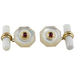 Boutons de manchette en or jaune 18 carats avec cabochon de nacre et rubis