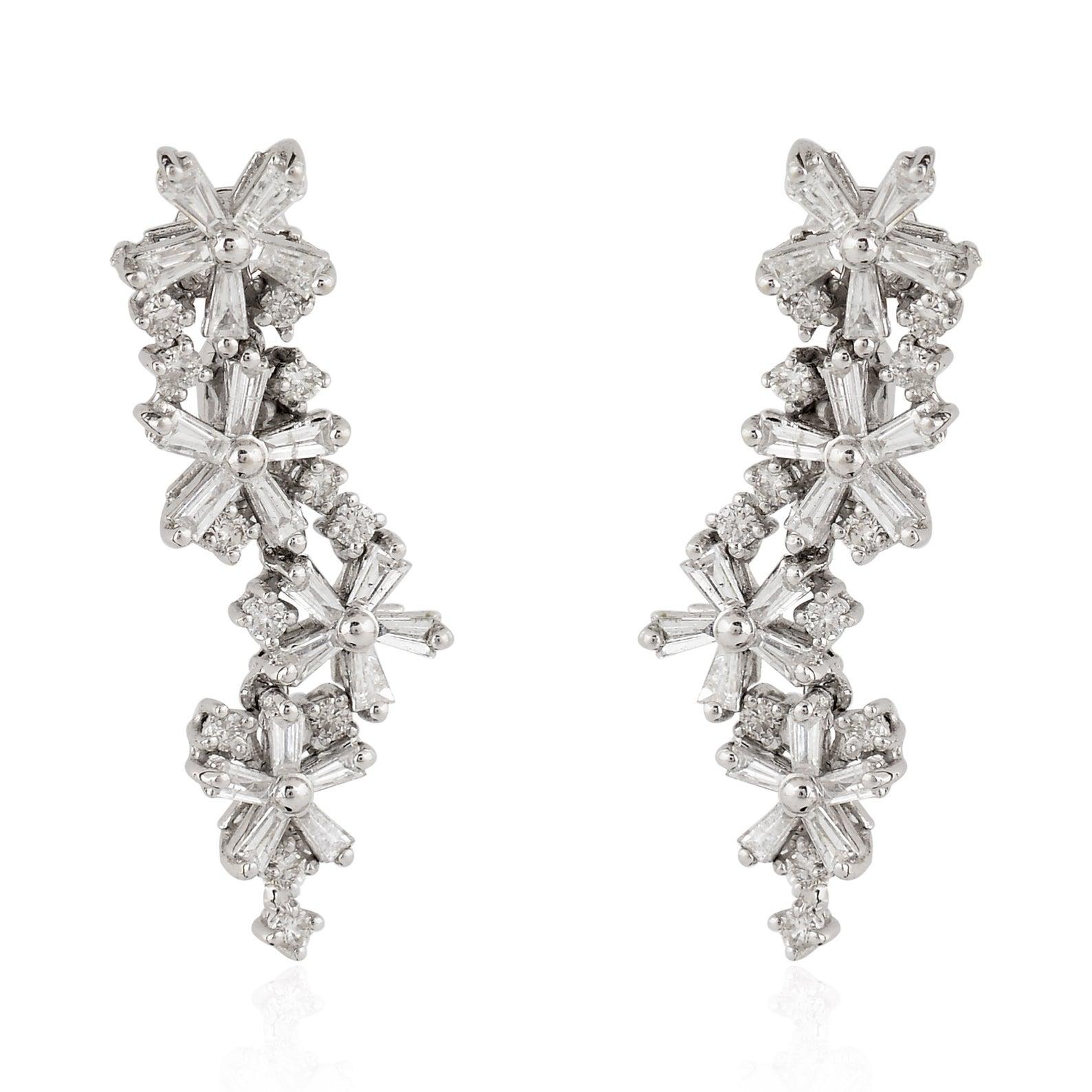 Contemporain Boucles d'oreilles en or blanc 18 carats avec diamants baguettes de 1,80 carat en vente