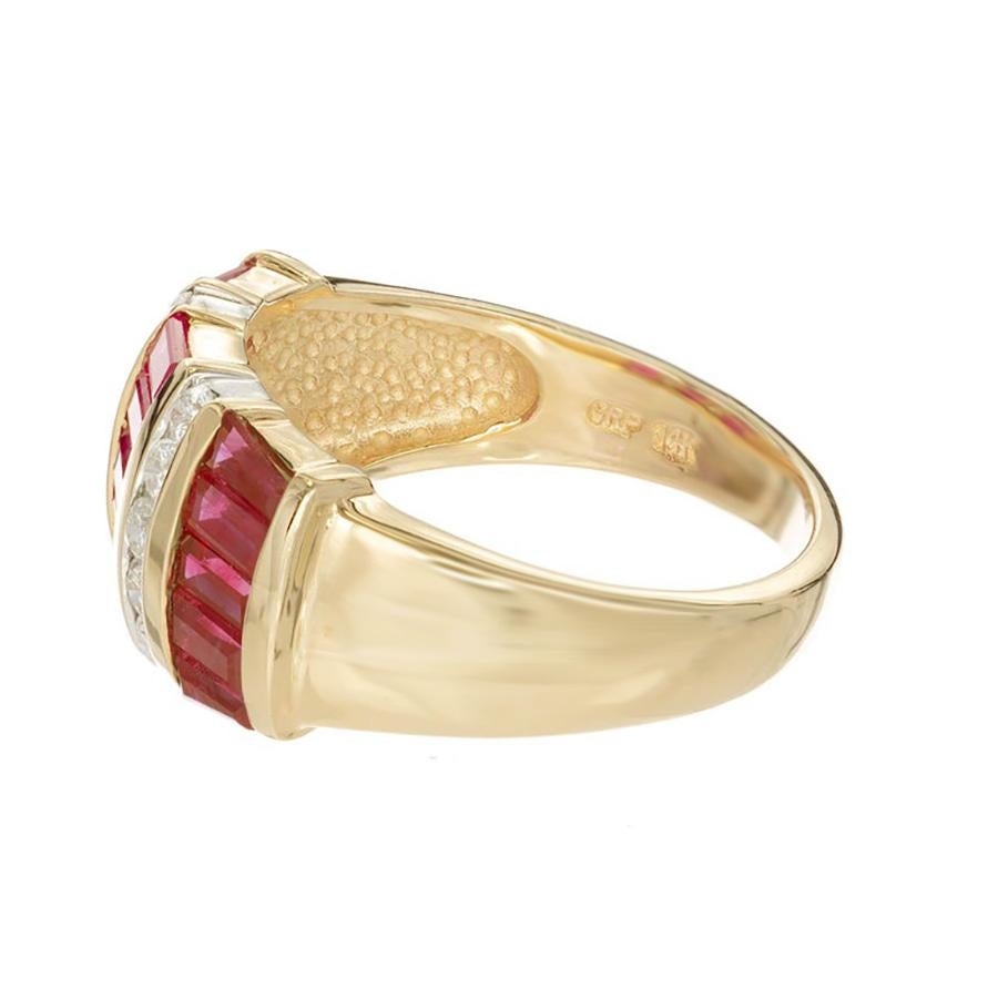 Taille baguette Bague cocktail en or jaune avec diamants et rubis de 1,80 carat en vente