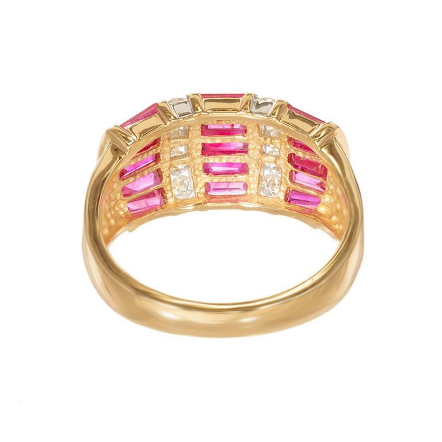 Bague cocktail en or jaune avec diamants et rubis de 1,80 carat Excellent état - En vente à Stamford, CT