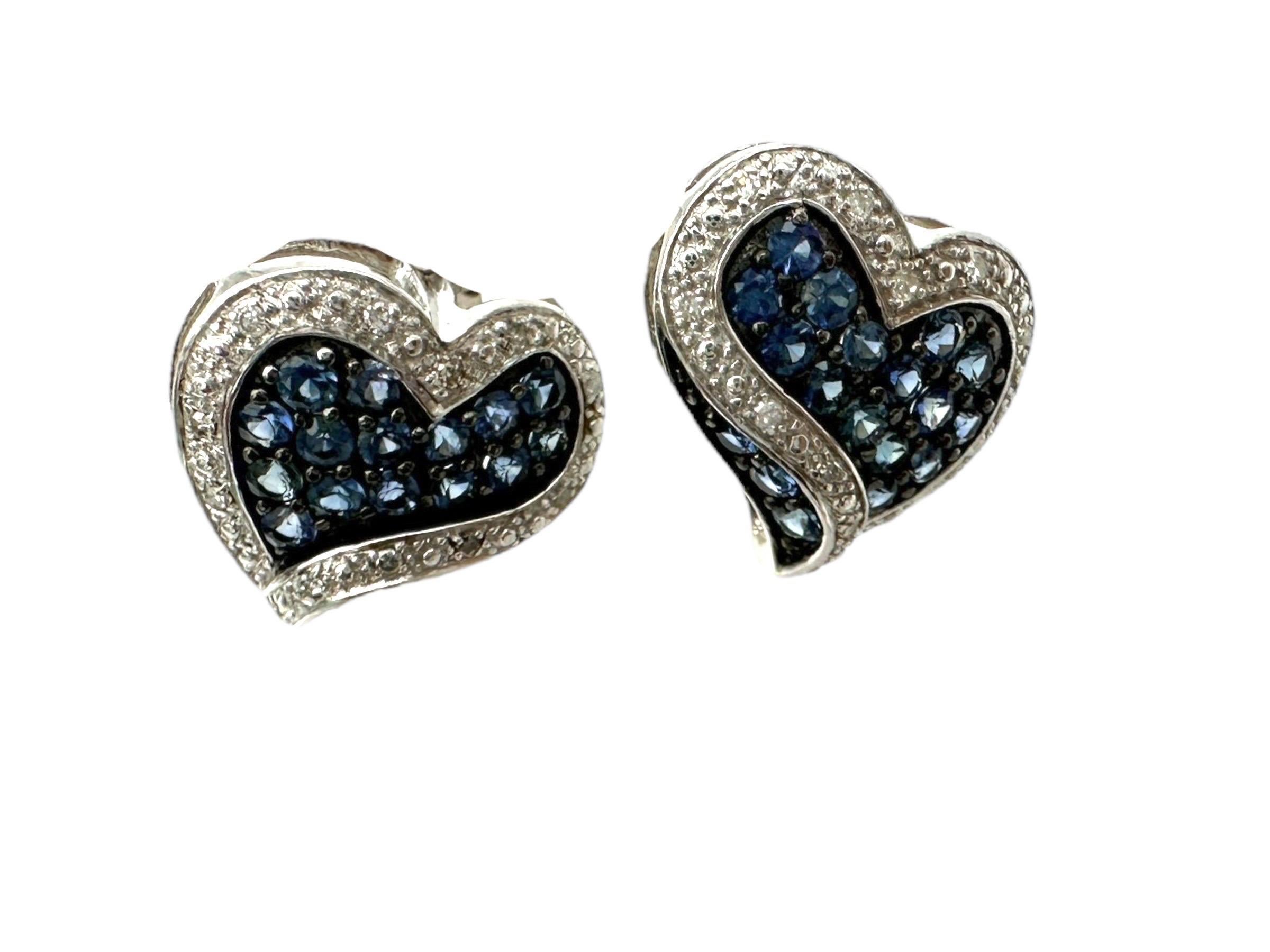 Taglio rotondo Orecchini a cuore con zaffiro blu e diamante da 1,80 carati, oro bianco in vendita