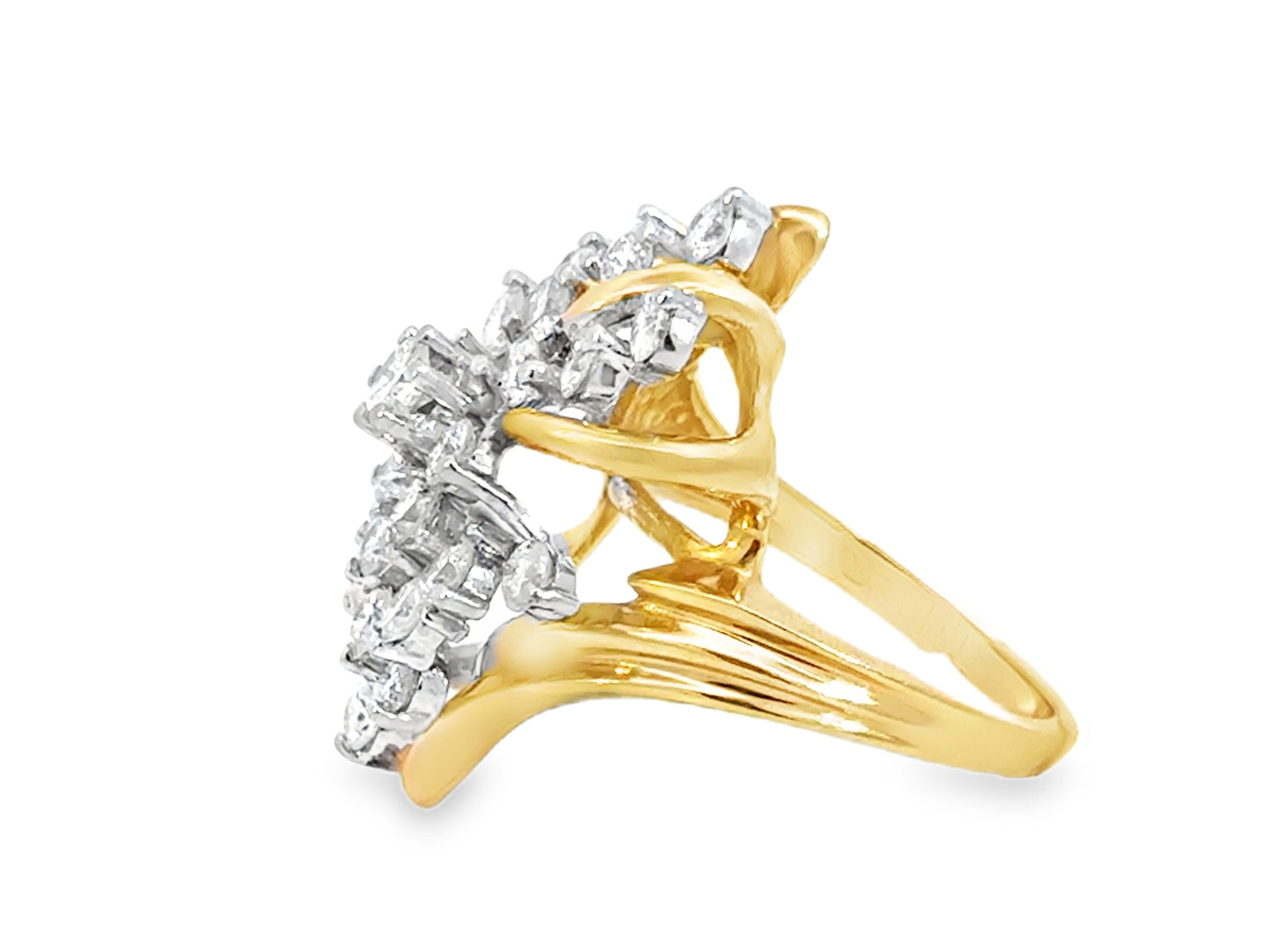 Anello a grappolo con diamanti taglio Brilliante da 1,80 carati in oro giallo 14K in vendita 1