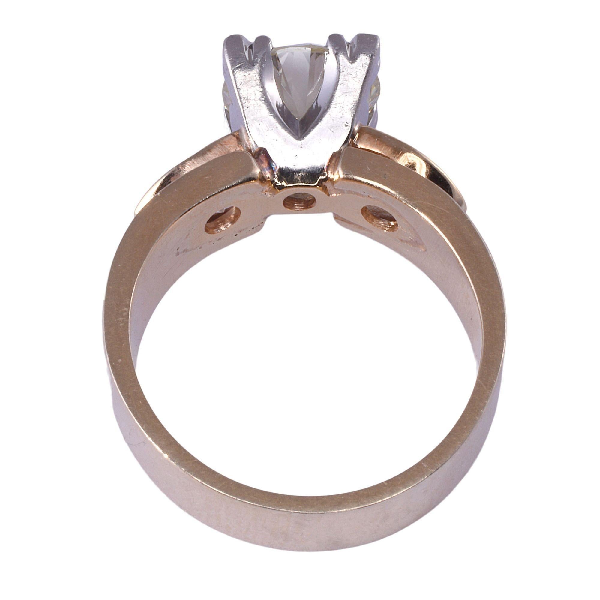 Women's 1.80 Carat Center Diamond Engagement Ring For Sale