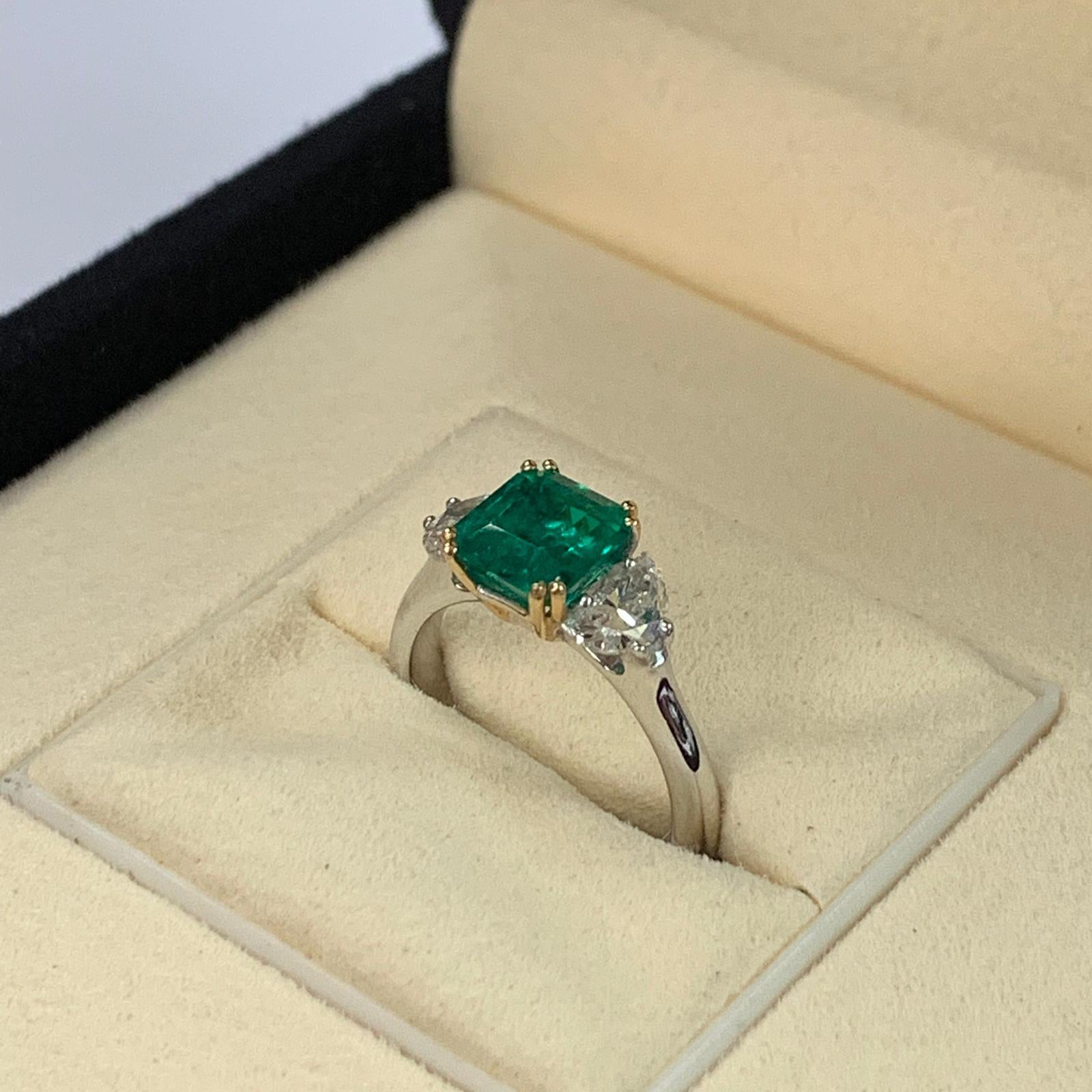 1.80 Carat Colombian Emerald and Diamond Ring White Gold 18 Karat In New Condition In Great Neck, NY