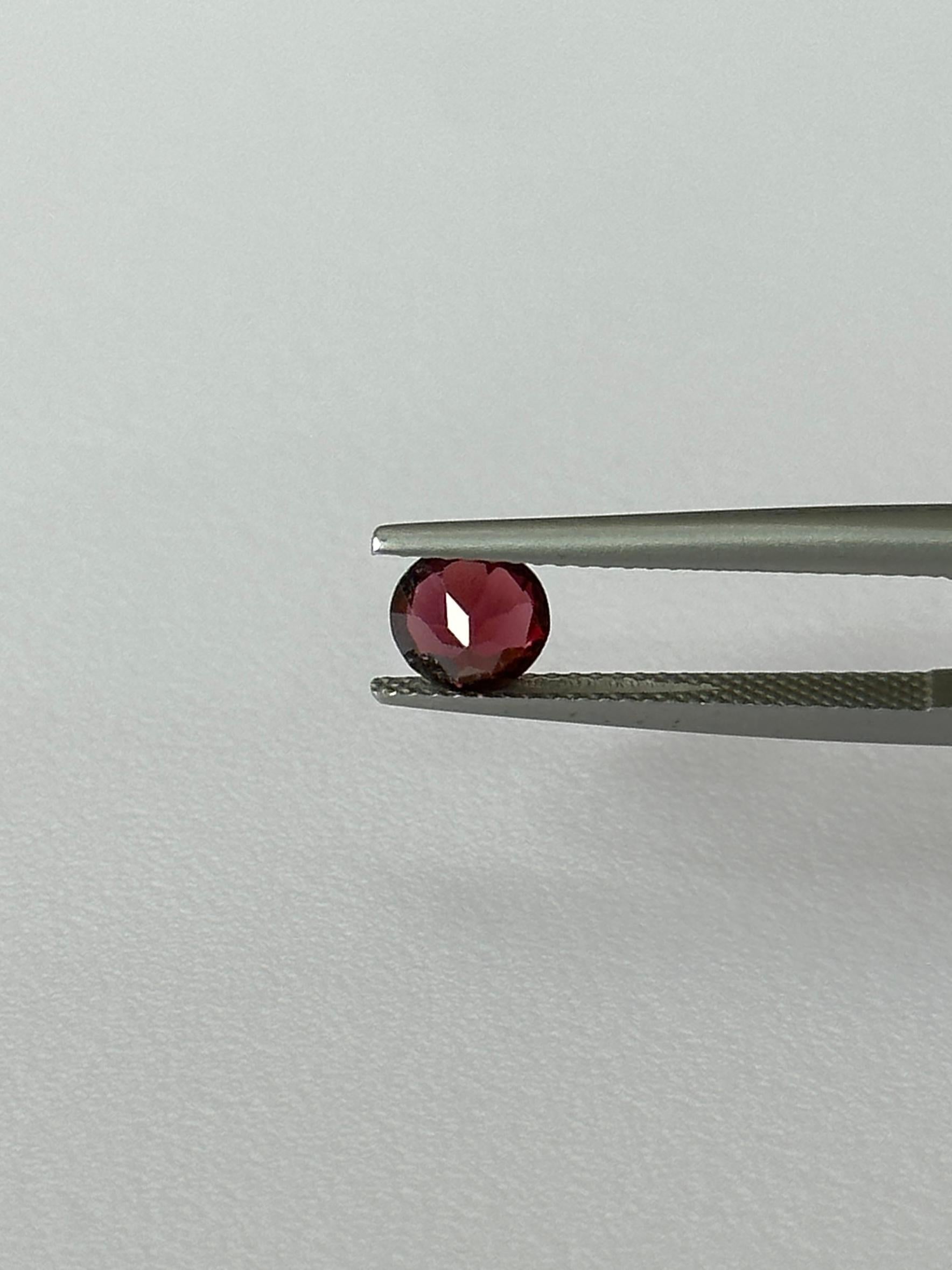 Paire de grenats pyrope rouge foncé de 1,80 carat en vente 2