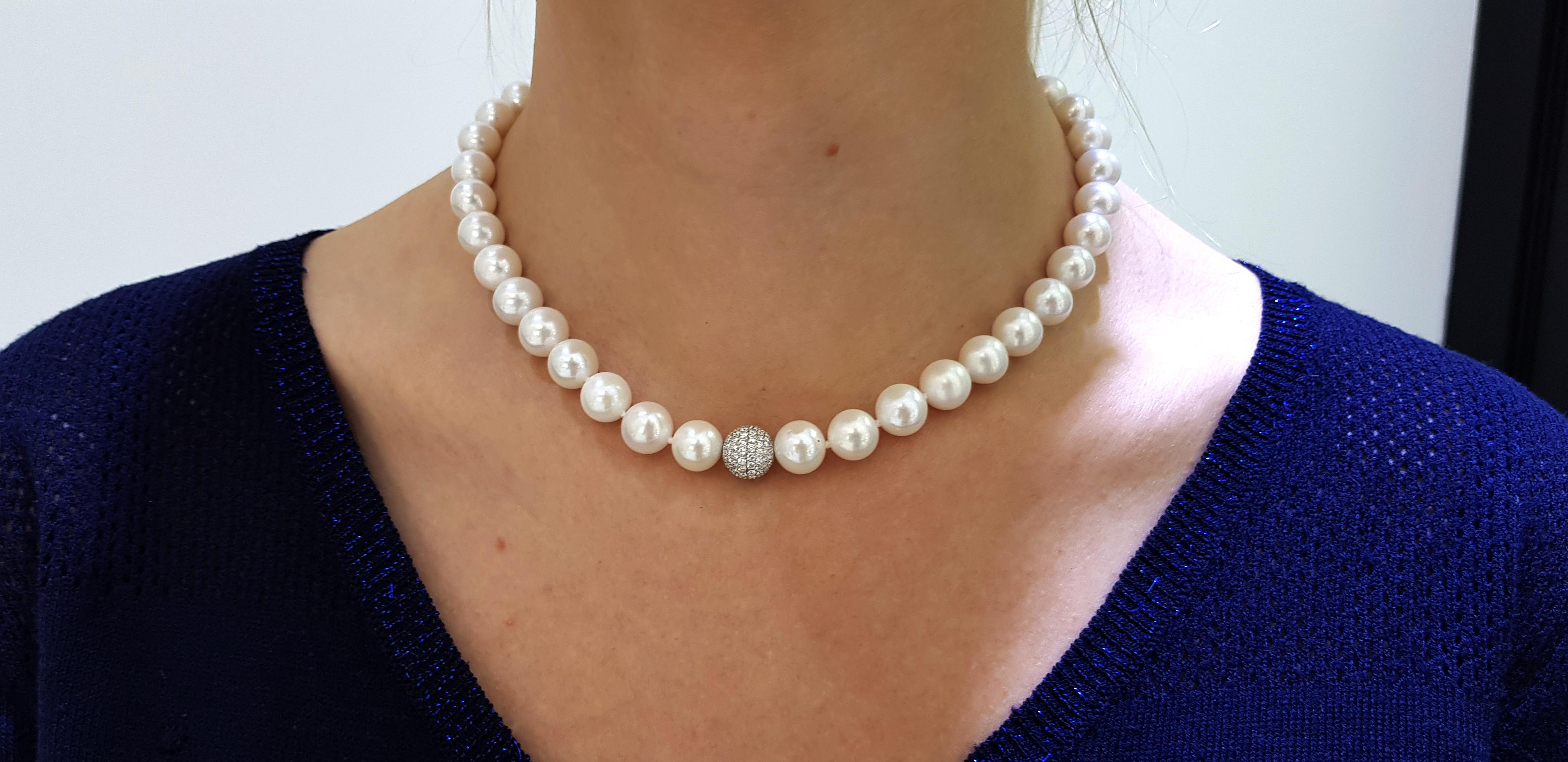 1.80 Carat Diamond Ball 18 Karat White Gold Fresh Water Pearl Bead Necklace For Sale 4