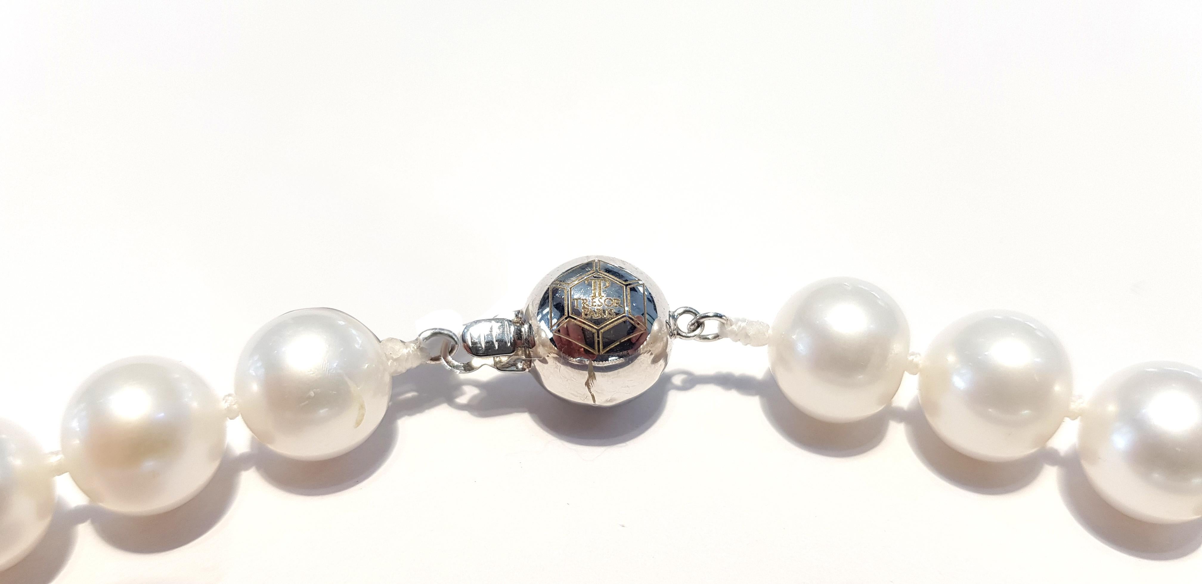 1.80 Carat Diamond Ball 18 Karat White Gold Fresh Water Pearl Bead Necklace For Sale 2