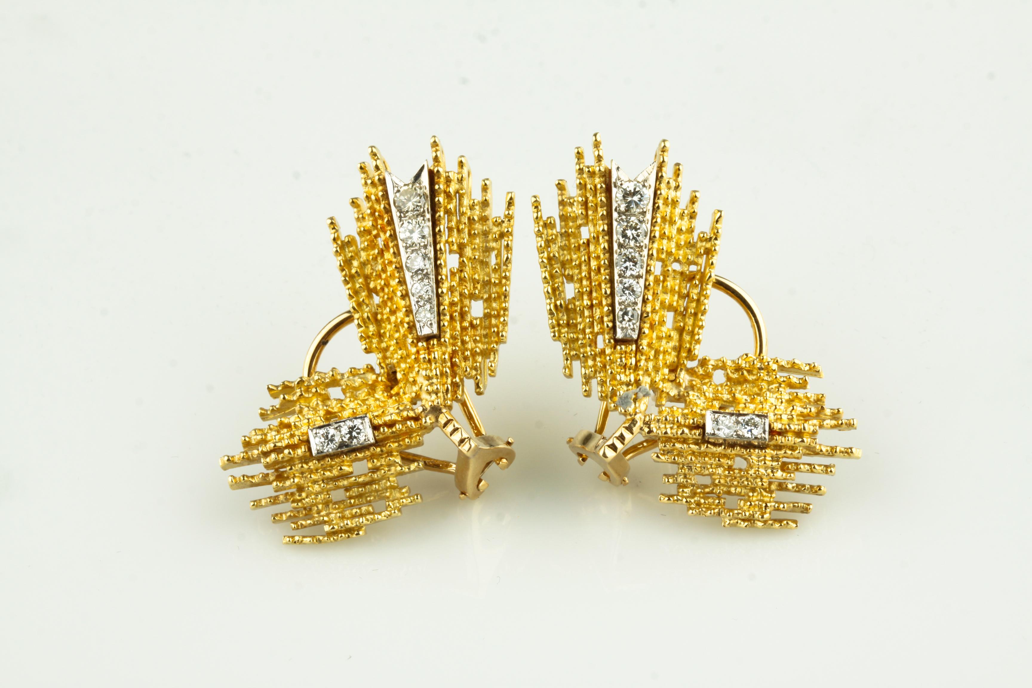 Round Cut 1.80 Carat Diamond Brooch and Earring Set in Yellow Gold and Platinum, 1960s For Sale