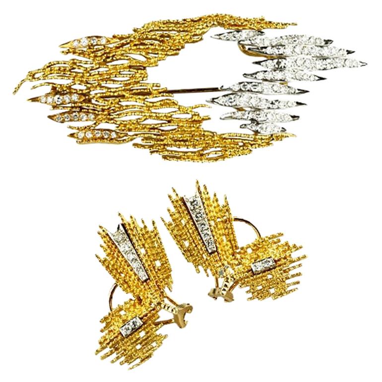 Broche et boucles d'oreilles en or jaune et platine serties de diamants de 1,80 carat, années 1960