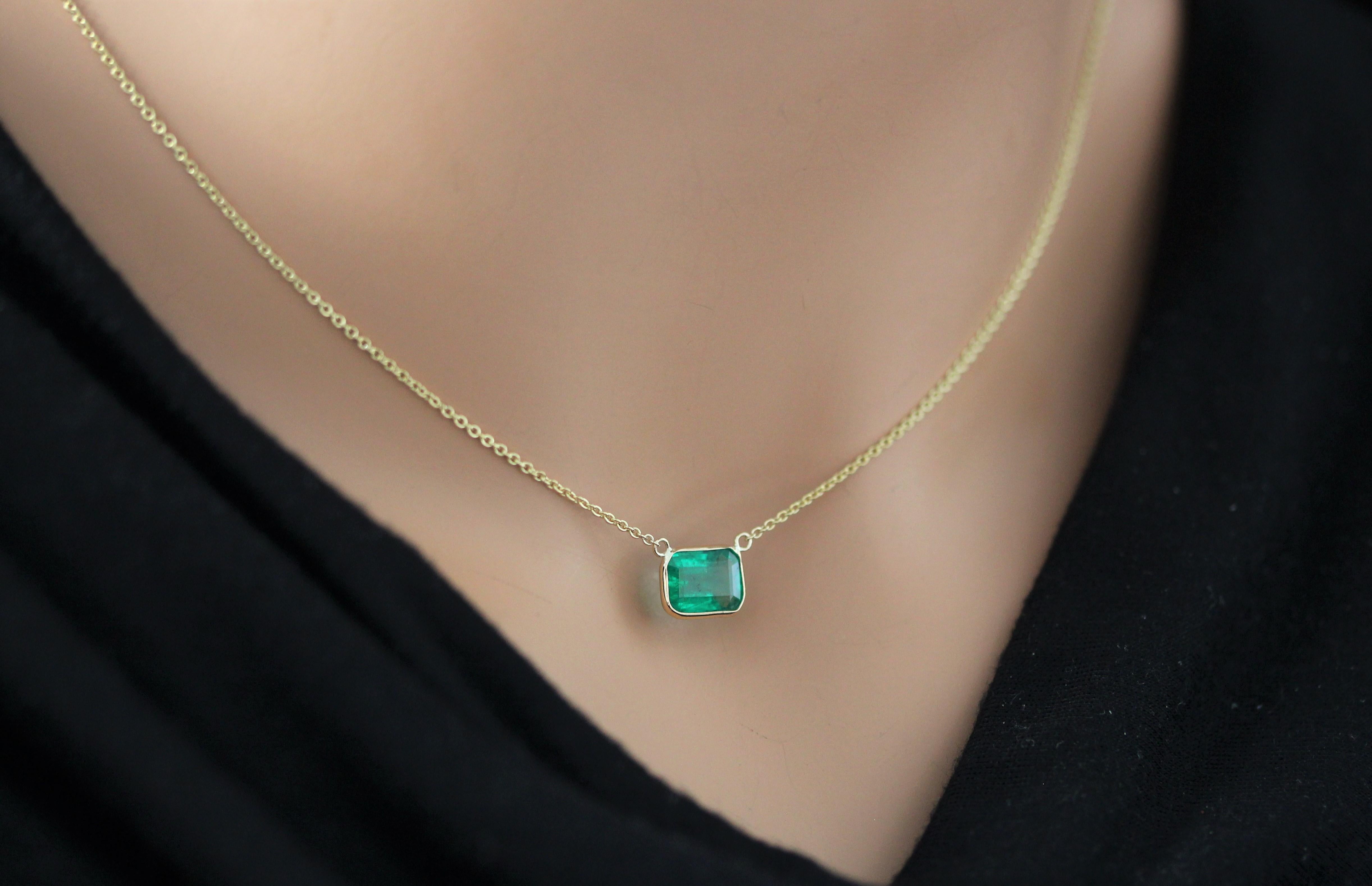 Emerald Cut 1.80 Carat Emerald Green Fashion Necklaces In 14k Yellow Gold For Sale