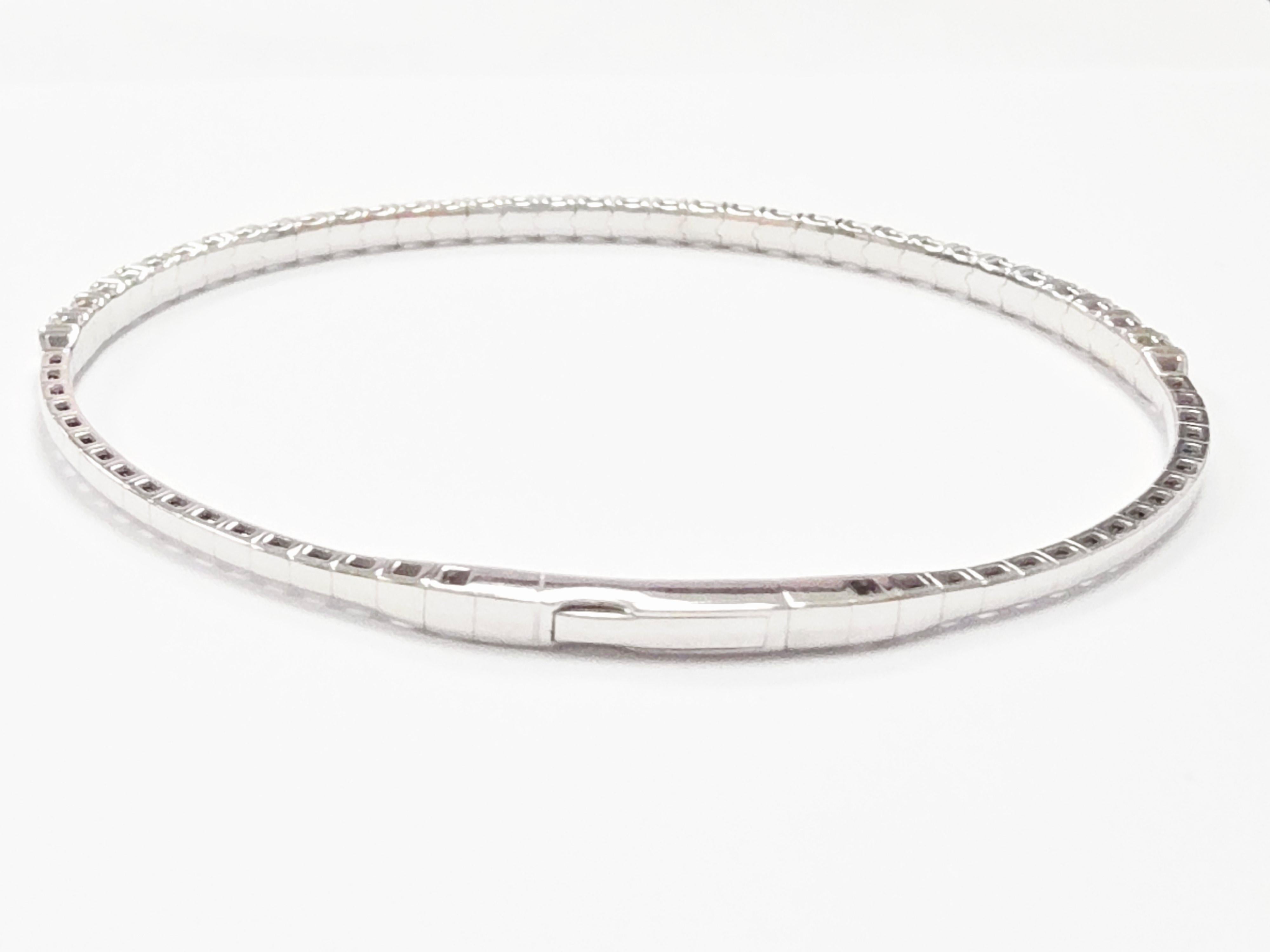 Bangle flessibile con diamante naturale da 1,80 carati in oro bianco 14 carati In condizioni Nuovo in vendita a Great Neck Plaza, NY