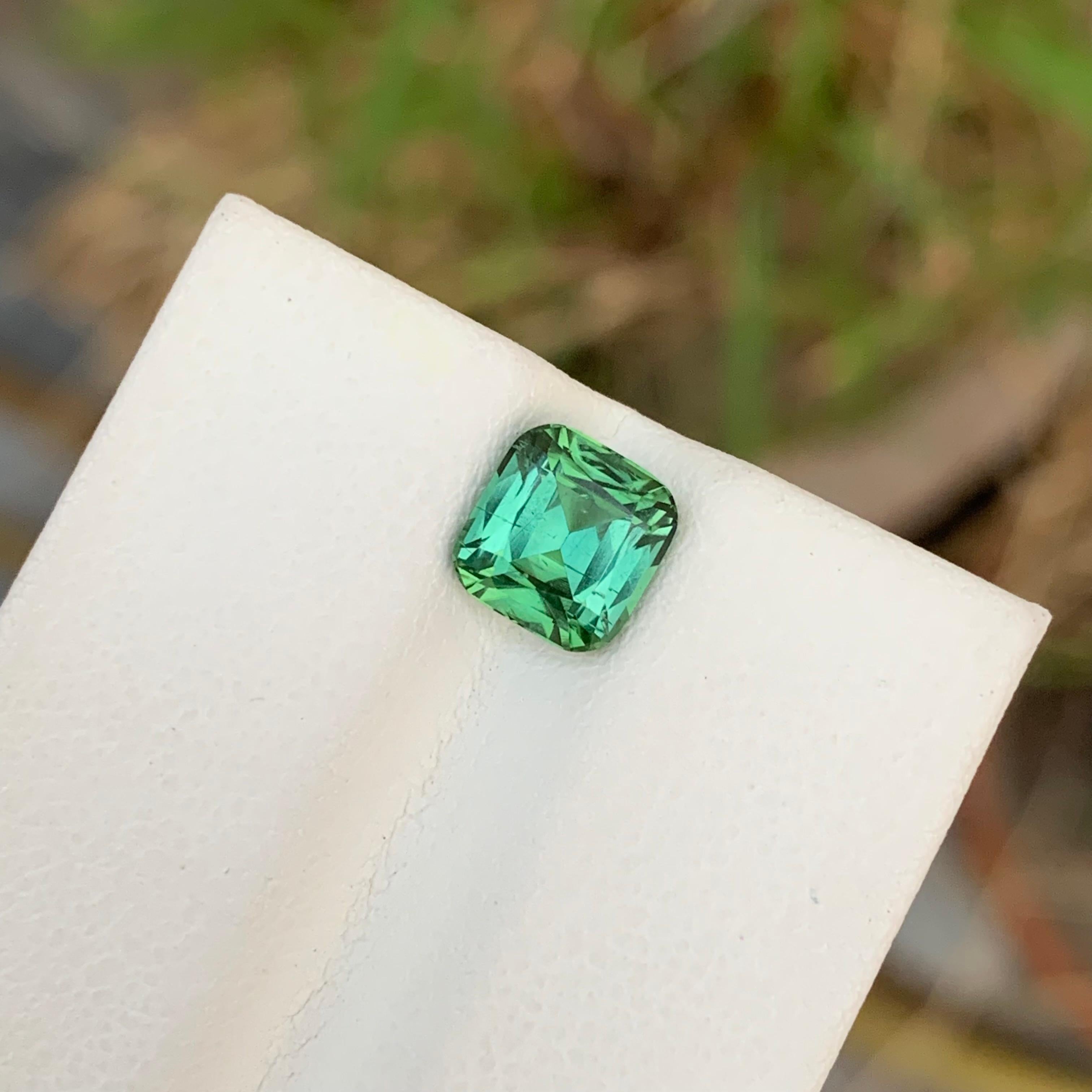 Taglio cuscino 1.80 carati di tormalina blu-verde naturale sfusa a forma di cuscino in vendita