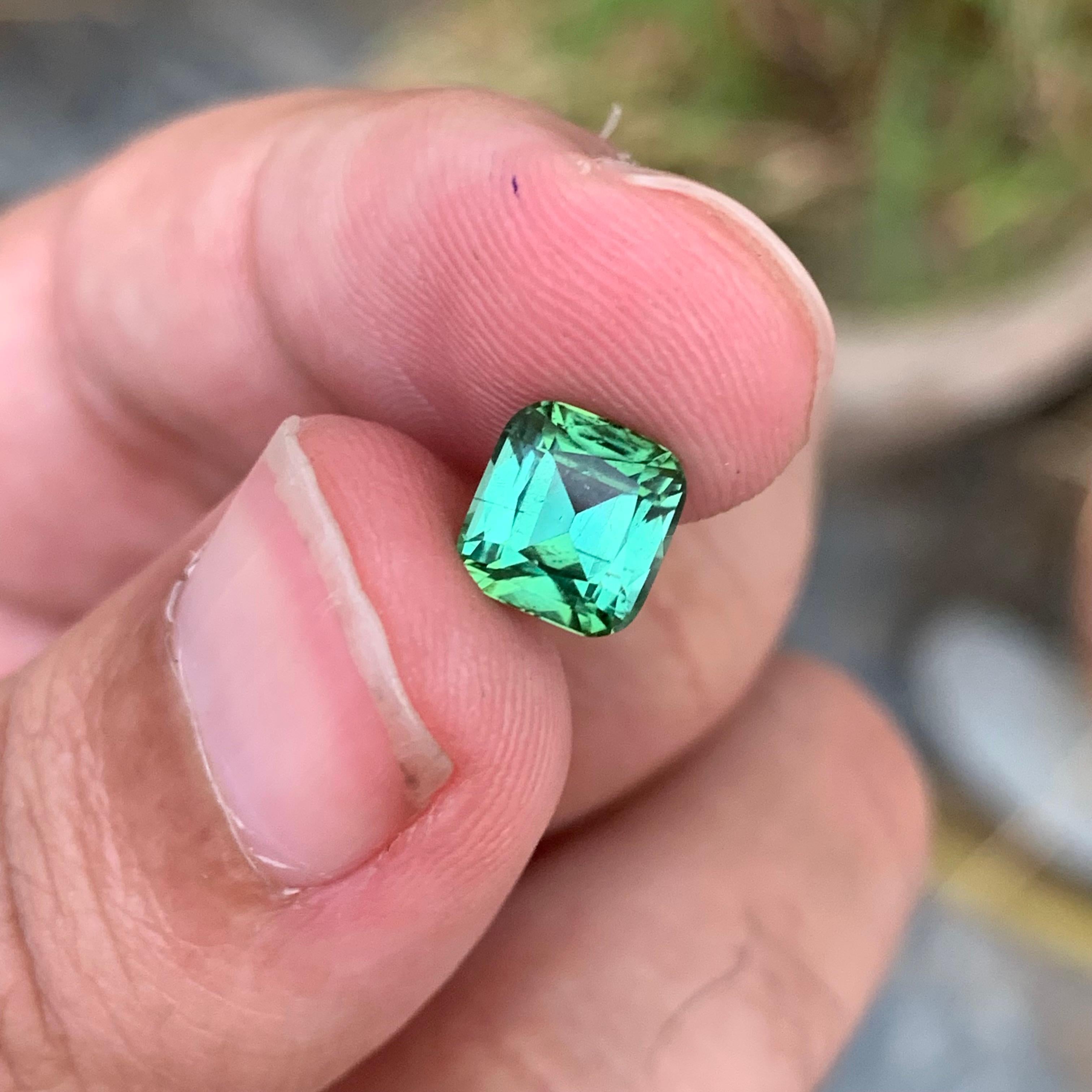 1.80 carati di tormalina blu-verde naturale sfusa a forma di cuscino in vendita 2