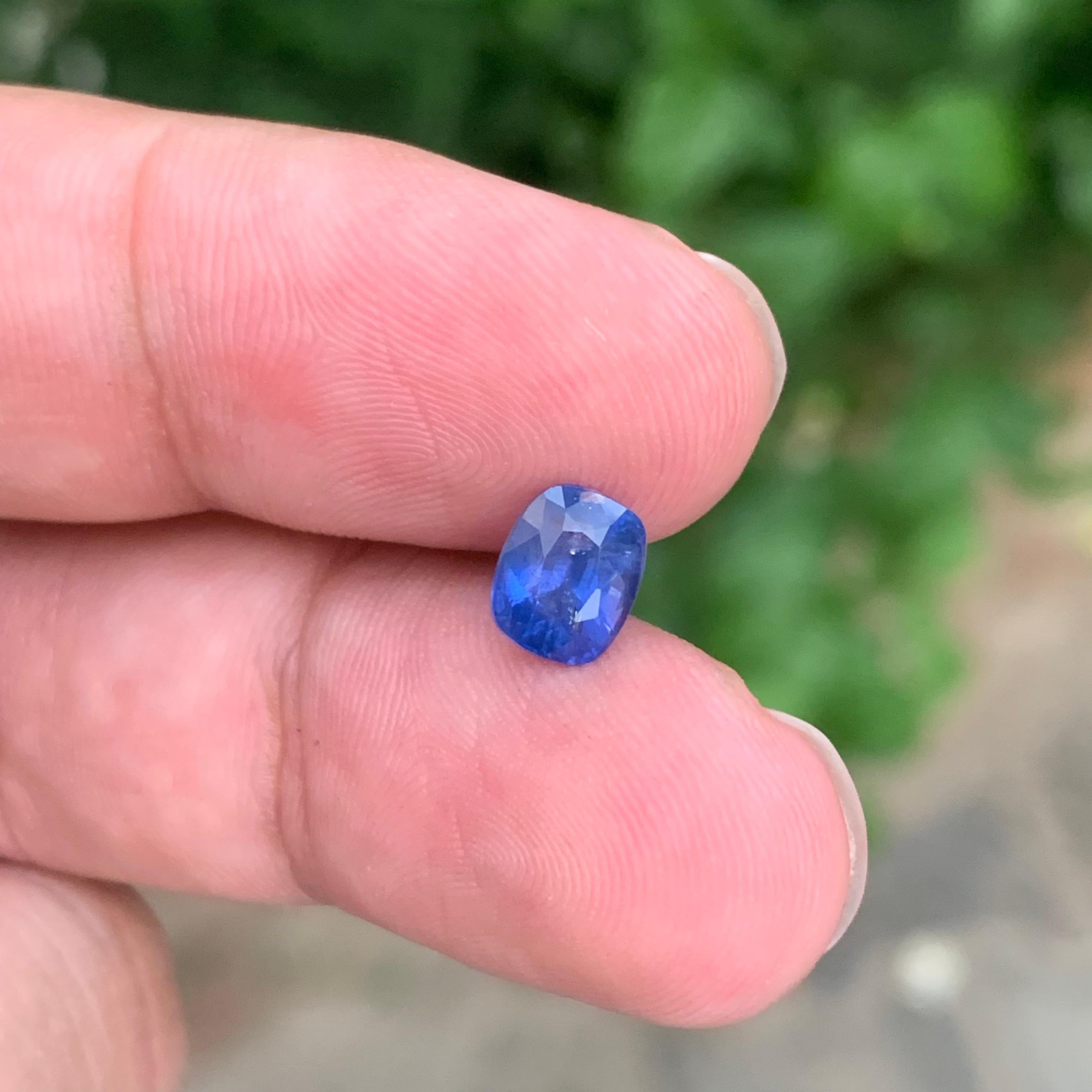 1.80 Karat natürlicher loser blauer Saphir Kissenform Edelstein im Zustand „Neu“ im Angebot in Peshawar, PK