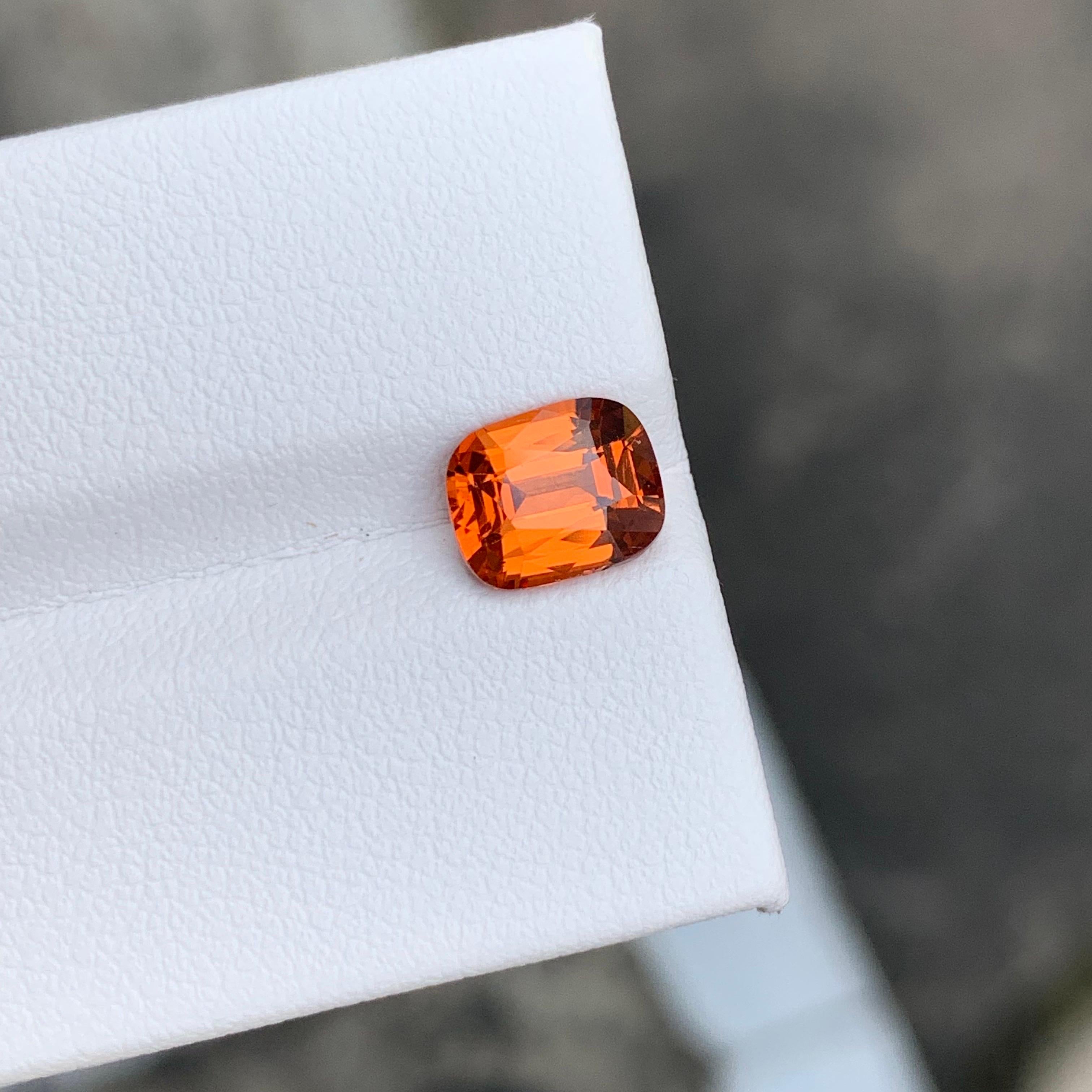 Arts and Crafts 1,80 carati di granato naturale sfuso a forma di cuscino in vendita