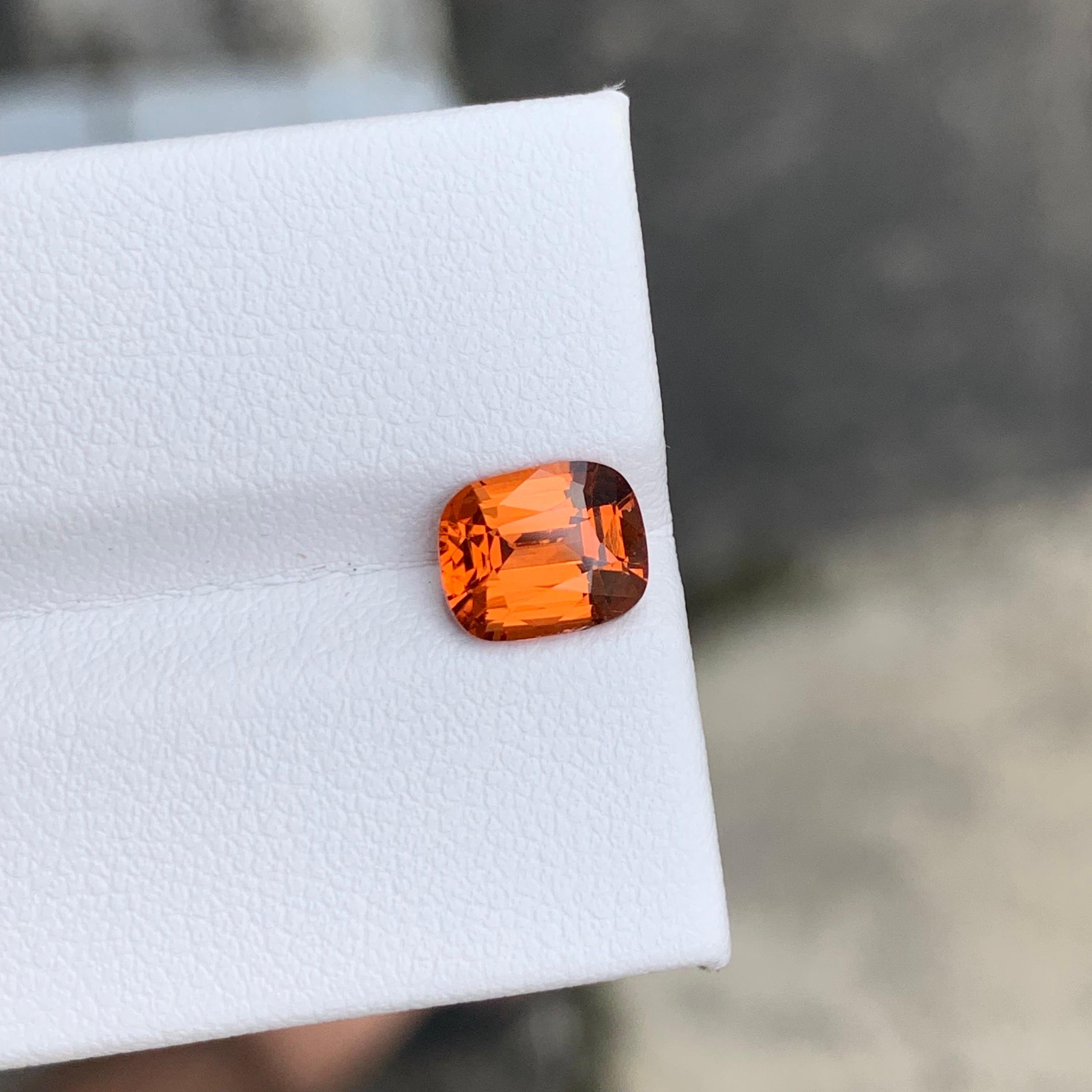 Taglio cuscino 1,80 carati di granato naturale sfuso a forma di cuscino in vendita