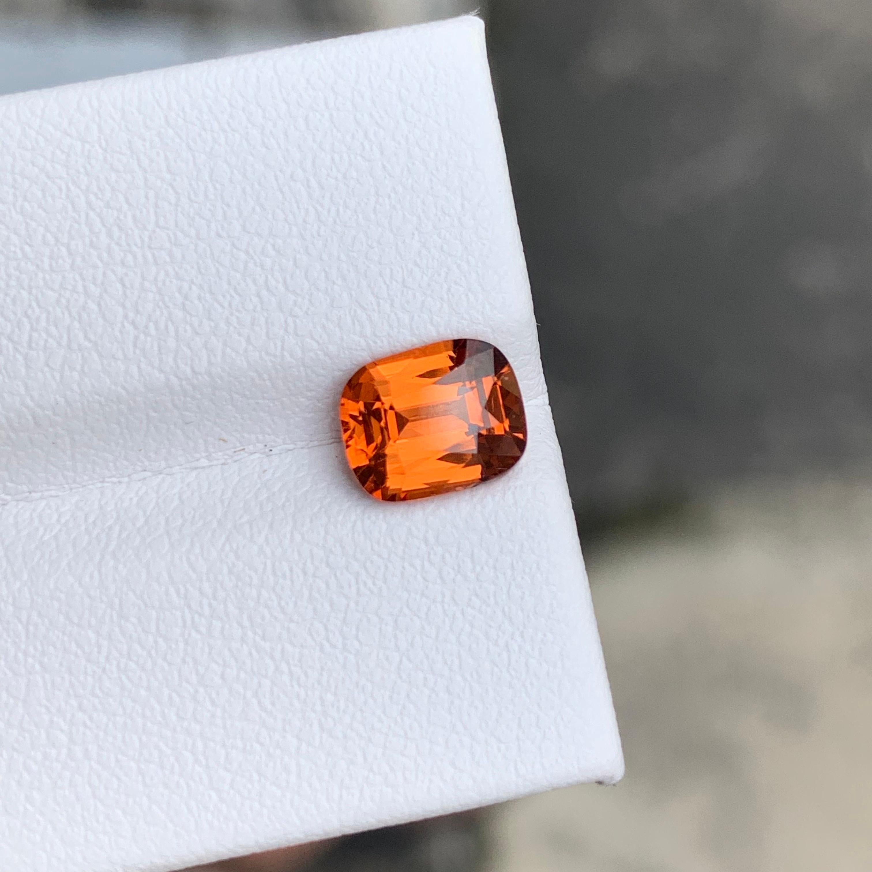 1,80 carati di granato naturale sfuso a forma di cuscino In condizioni Nuovo in vendita a Peshawar, PK